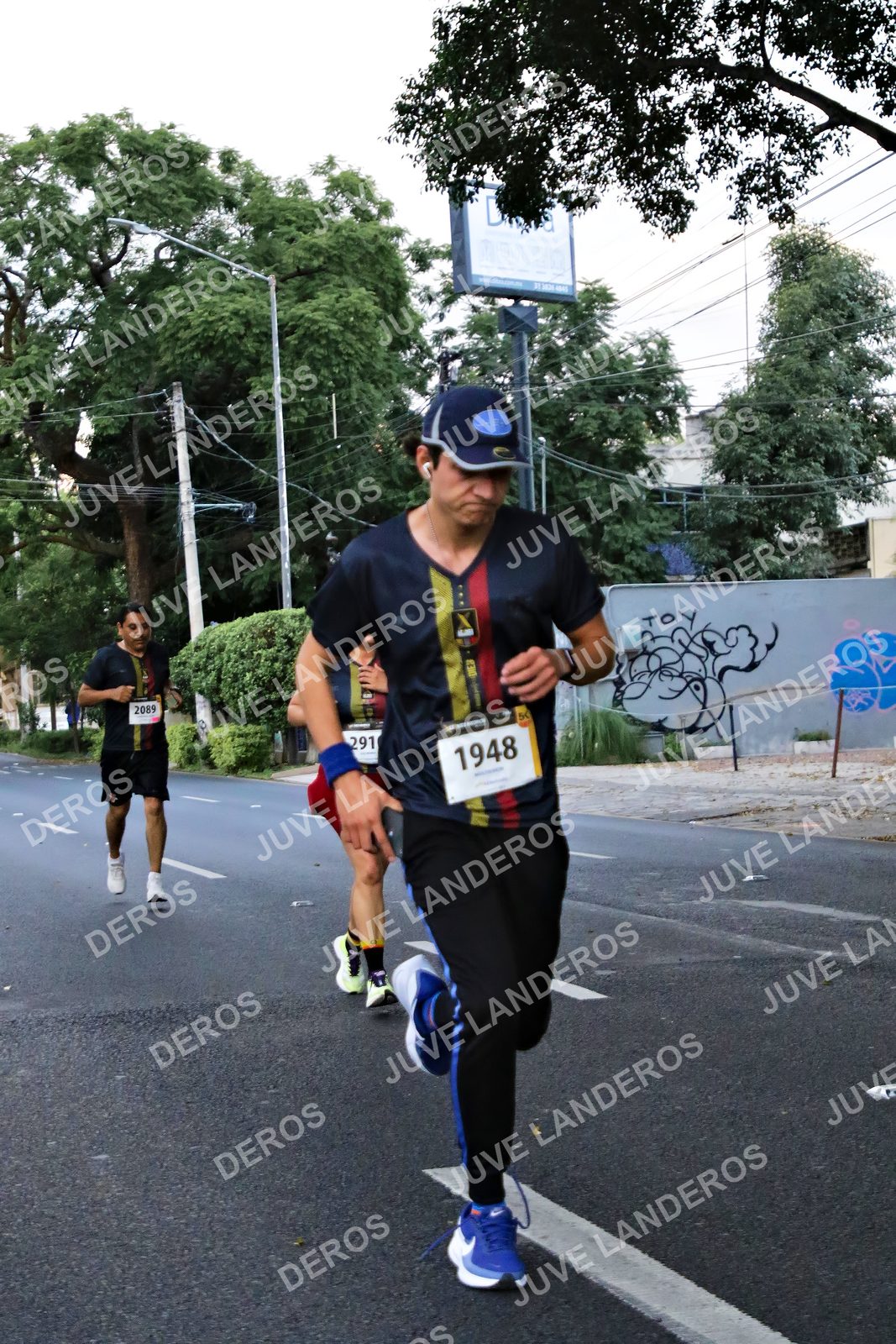 Foto de la X Carrera Leones Negros Red Cola 2026 en Rectoría General de la UdeG, Av. Juárez 976 (meta en Av. Enrique Díaz de León y Pedro Moreno), Guadalajara a las 04:56 · dorsal 1948, 291, 2089