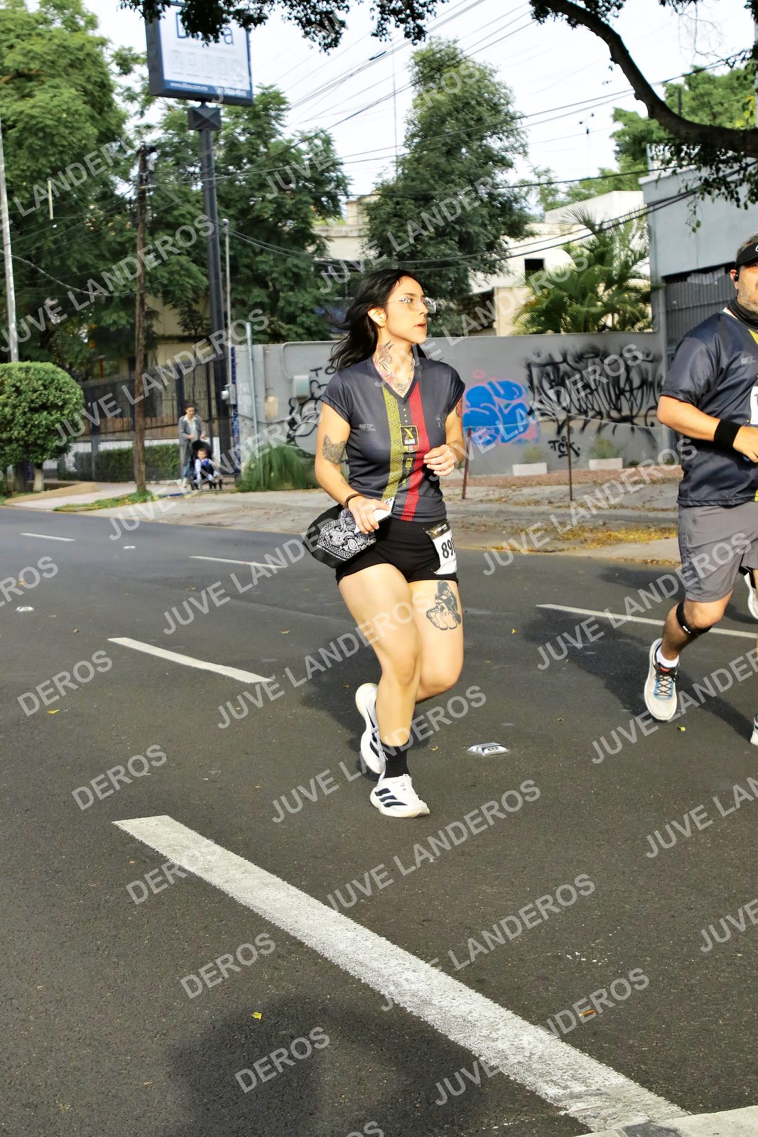 Foto de la X Carrera Leones Negros Red Cola 2026 en Rectoría General de la UdeG, Av. Juárez 976 (meta en Av. Enrique Díaz de León y Pedro Moreno), Guadalajara a las 08:04 · dorsal 89