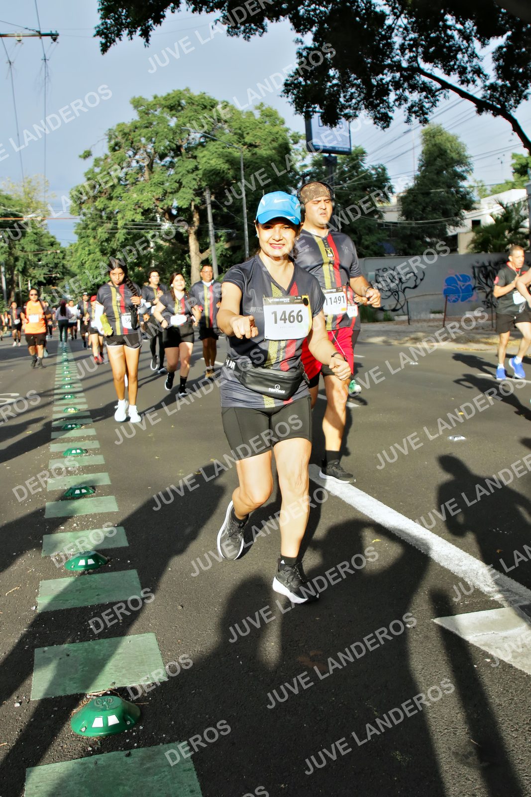Foto de la X Carrera Leones Negros Red Cola 2026 en Rectoría General de la UdeG, Av. Juárez 976 (meta en Av. Enrique Díaz de León y Pedro Moreno), Guadalajara a las 07:57 · dorsal 1466, 1491