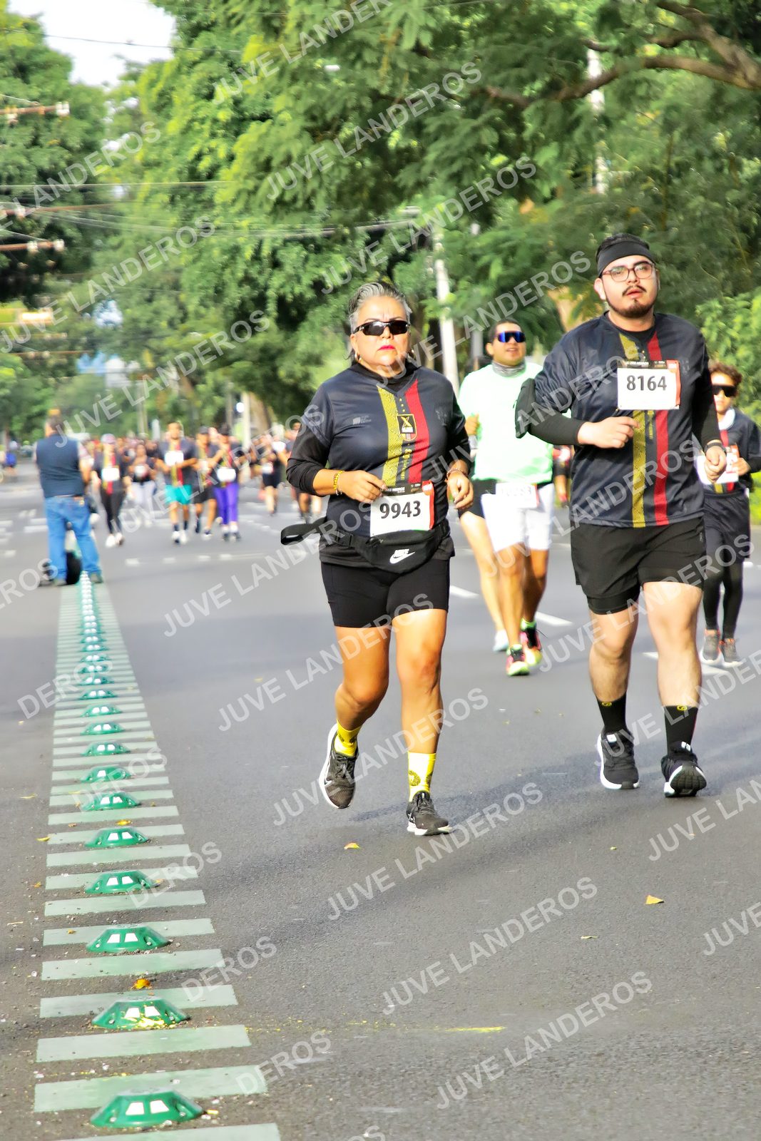 Foto de la X Carrera Leones Negros Red Cola 2026 en Rectoría General de la UdeG, Av. Juárez 976 (meta en Av. Enrique Díaz de León y Pedro Moreno), Guadalajara a las 08:12 · dorsal 8164, 9943