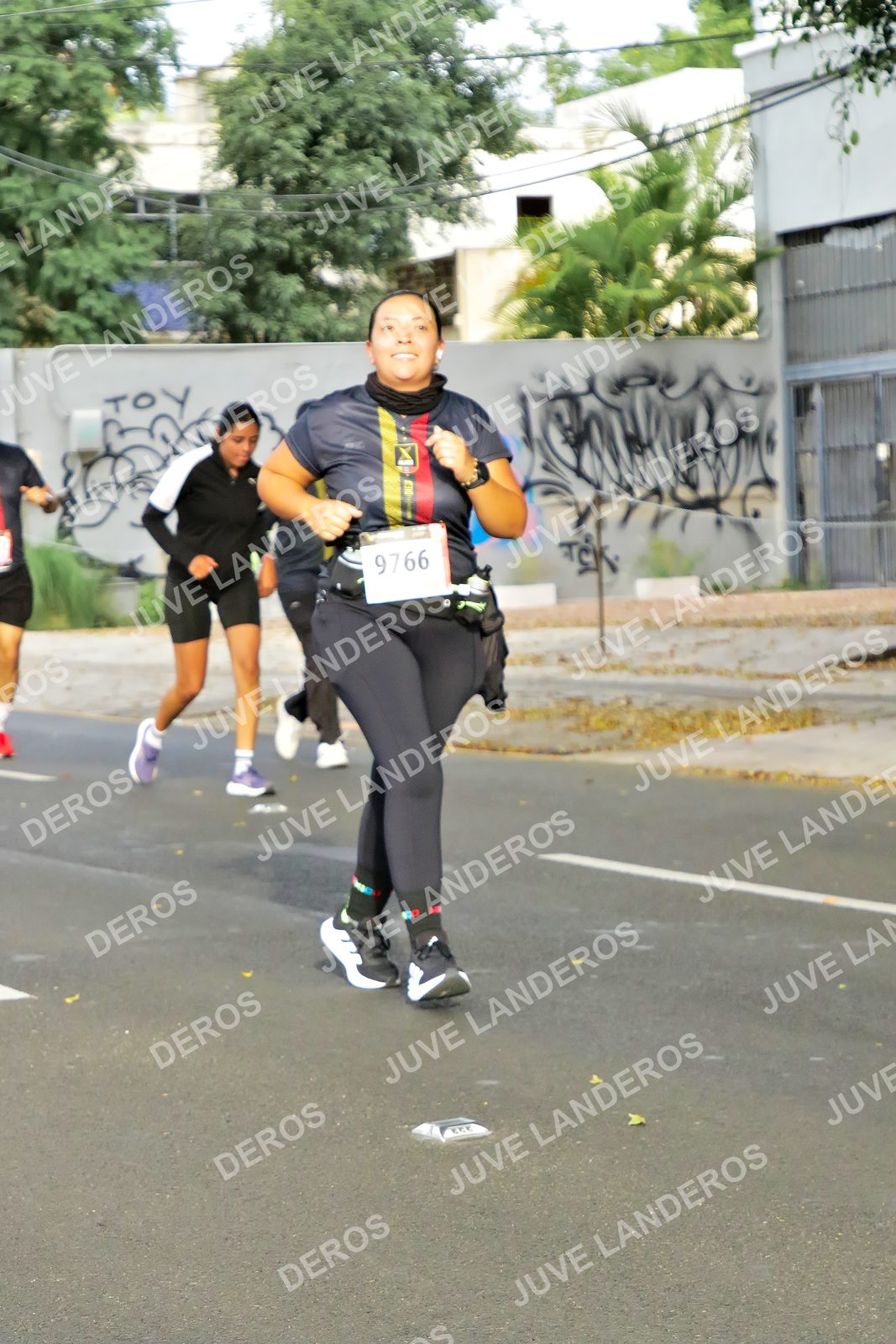 Foto de la X Carrera Leones Negros Red Cola 2026 en Rectoría General de la UdeG, Av. Juárez 976 (meta en Av. Enrique Díaz de León y Pedro Moreno), Guadalajara a las 08:13 · dorsal 9766