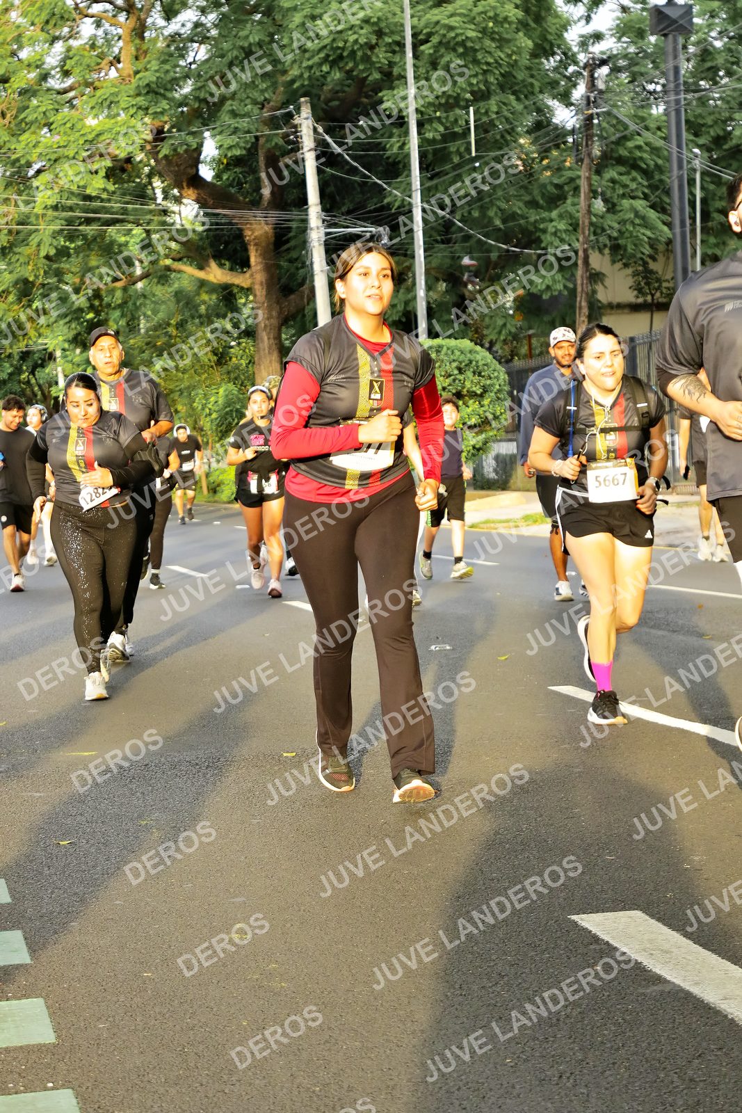 Foto de la X Carrera Leones Negros Red Cola 2026 en Rectoría General de la UdeG, Av. Juárez 976 (meta en Av. Enrique Díaz de León y Pedro Moreno), Guadalajara a las 07:23 · dorsal 5667, 1282