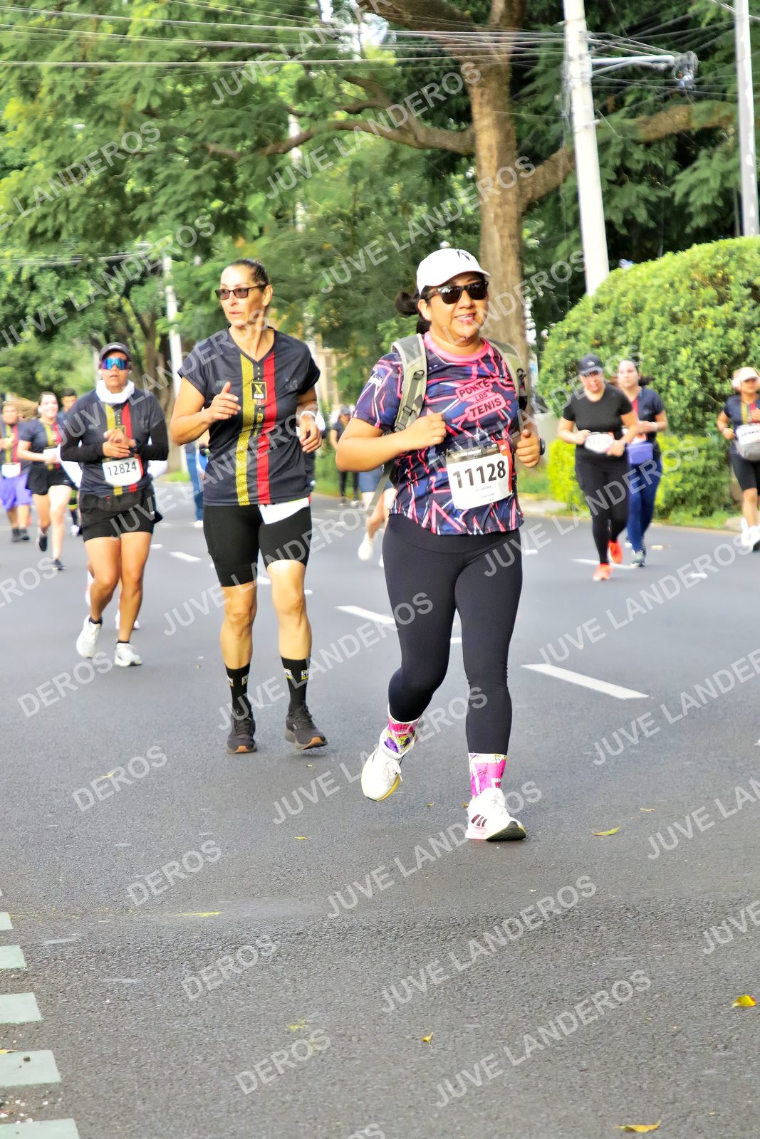 Foto de la X Carrera Leones Negros Red Cola 2026 en Rectoría General de la UdeG, Av. Juárez 976 (meta en Av. Enrique Díaz de León y Pedro Moreno), Guadalajara a las 08:08 · dorsal 11128, 12824