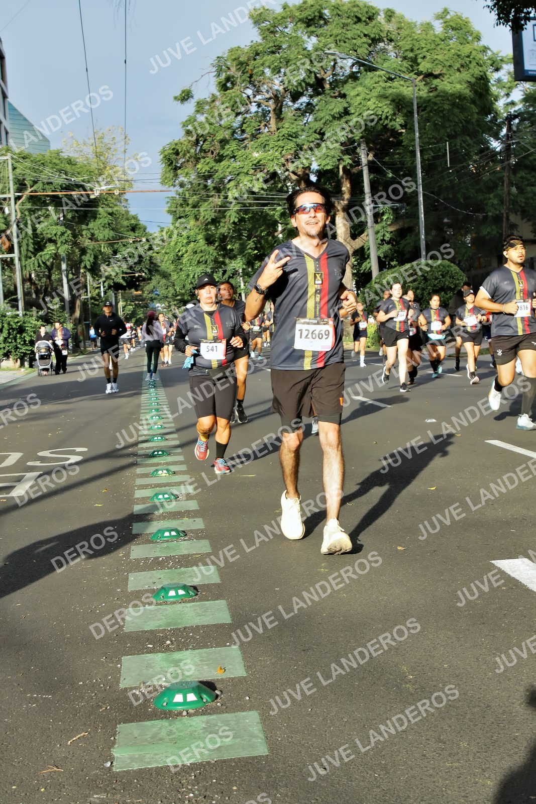 Foto de la X Carrera Leones Negros Red Cola 2026 en Rectoría General de la UdeG, Av. Juárez 976 (meta en Av. Enrique Díaz de León y Pedro Moreno), Guadalajara a las 07:59 · dorsal 541, 12669, 816