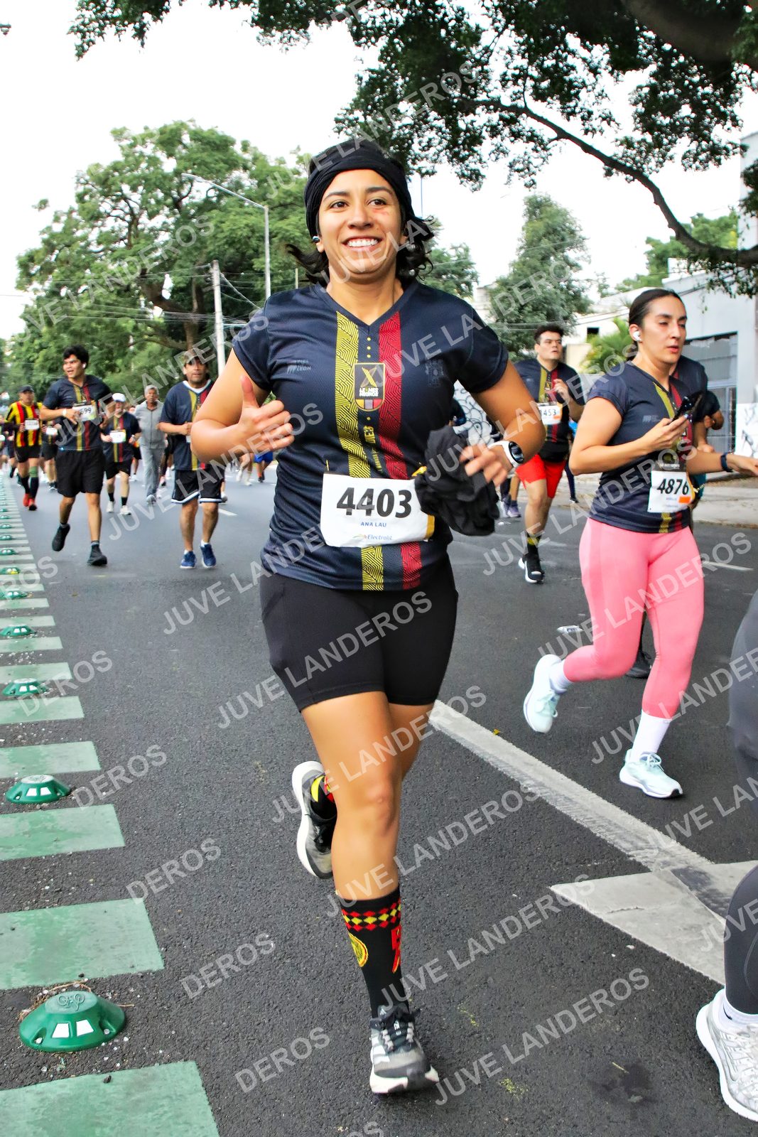 Foto de la X Carrera Leones Negros Red Cola 2026 en Rectoría General de la UdeG, Av. Juárez 976 (meta en Av. Enrique Díaz de León y Pedro Moreno), Guadalajara a las 07:14 · dorsal 4403, 4876, 453