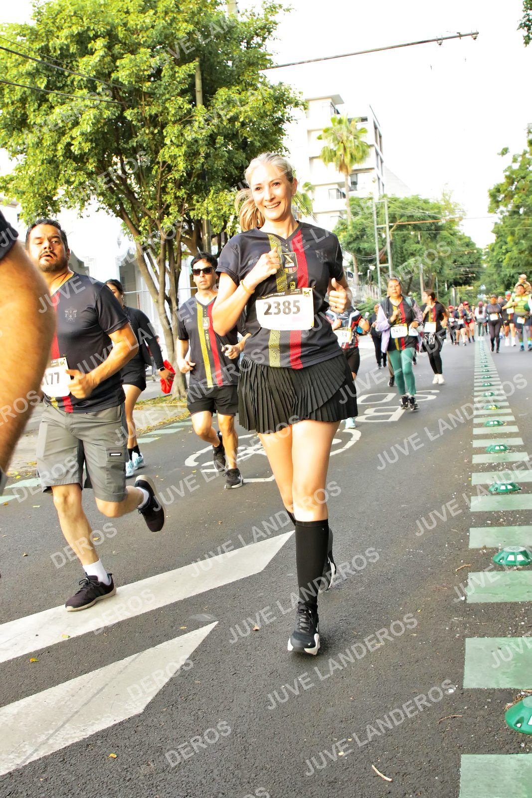 Foto de la X Carrera Leones Negros Red Cola 2026 en Rectoría General de la UdeG, Av. Juárez 976 (meta en Av. Enrique Díaz de León y Pedro Moreno), Guadalajara a las 07:22 · dorsal 2385, 177