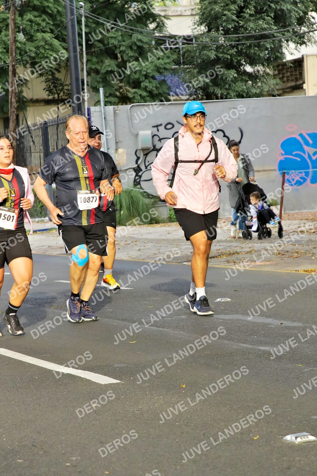 Foto de la X Carrera Leones Negros Red Cola 2026 en Rectoría General de la UdeG, Av. Juárez 976 (meta en Av. Enrique Díaz de León y Pedro Moreno), Guadalajara a las 08:04 · dorsal 501, 10877