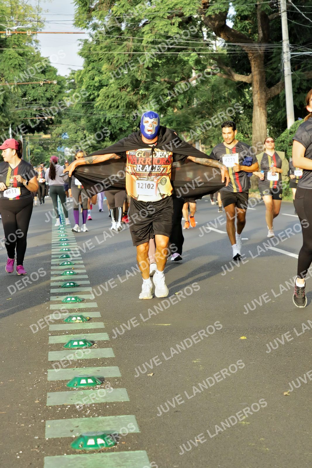 Foto de la X Carrera Leones Negros Red Cola 2026 en Rectoría General de la UdeG, Av. Juárez 976 (meta en Av. Enrique Díaz de León y Pedro Moreno), Guadalajara a las 07:33 · dorsal 12102, 4231, 6631