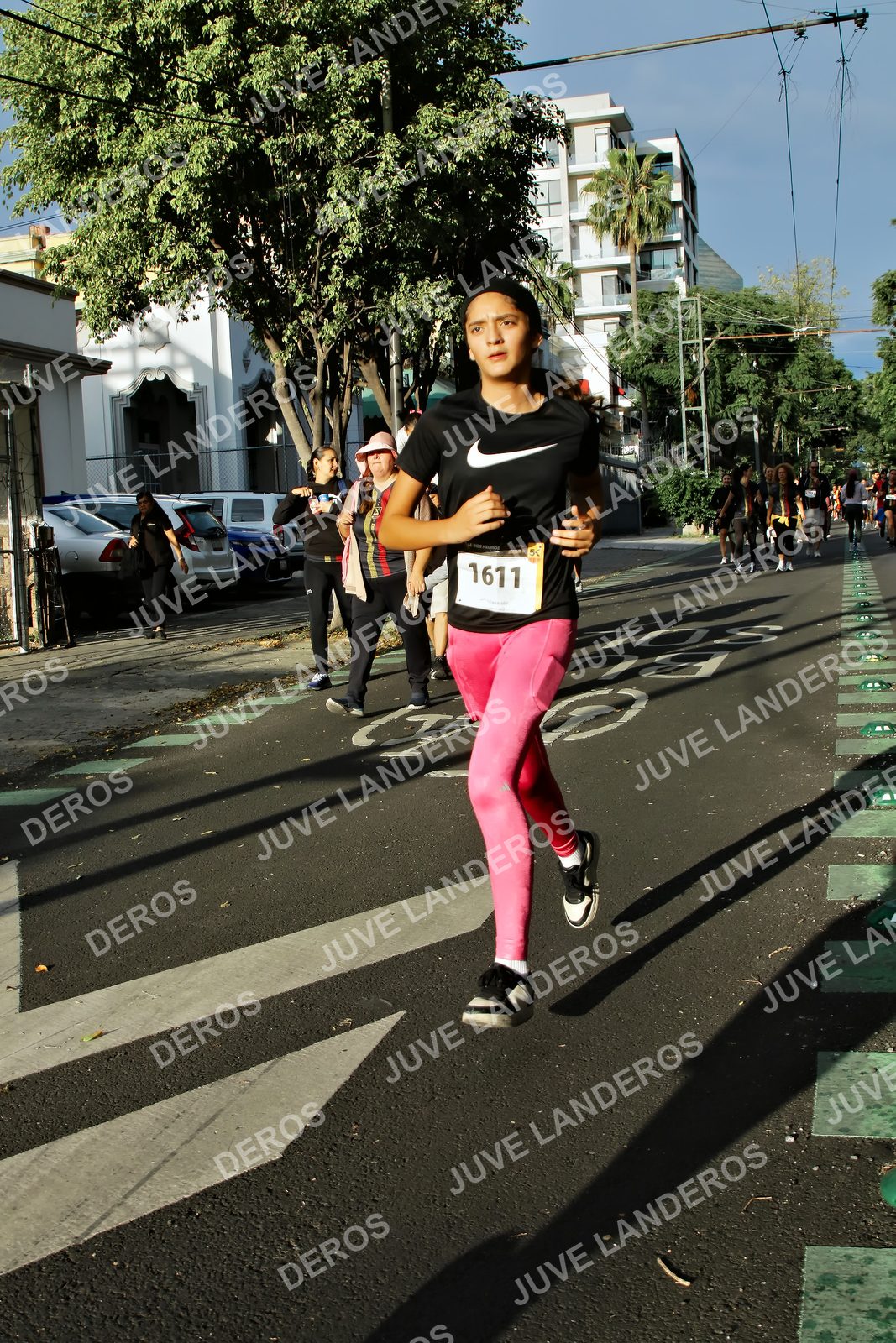 Foto de la X Carrera Leones Negros Red Cola 2026 en Rectoría General de la UdeG, Av. Juárez 976 (meta en Av. Enrique Díaz de León y Pedro Moreno), Guadalajara a las 07:49 · dorsal 1611