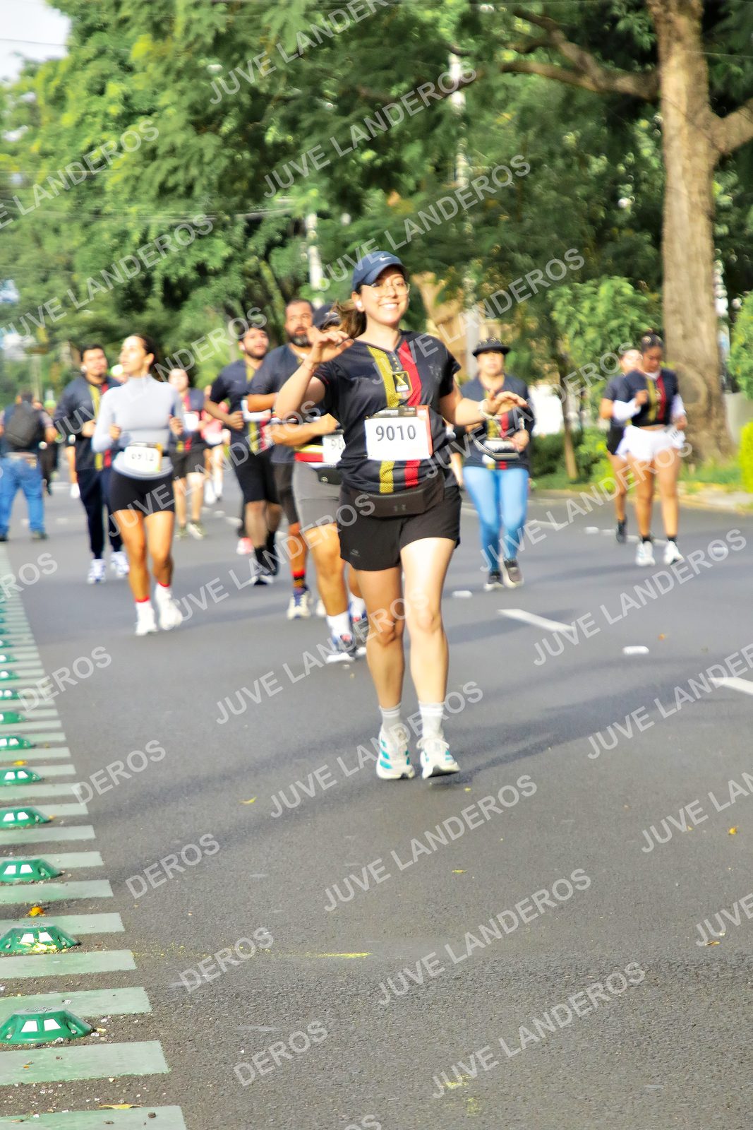 Foto de la X Carrera Leones Negros Red Cola 2026 en Rectoría General de la UdeG, Av. Juárez 976 (meta en Av. Enrique Díaz de León y Pedro Moreno), Guadalajara a las 08:10 · dorsal 9010