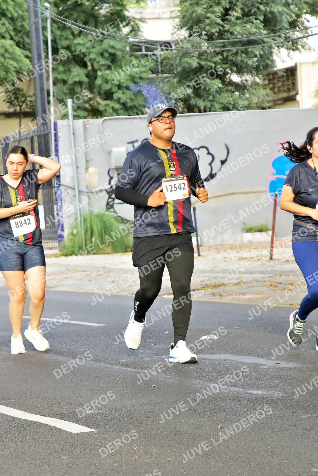 Foto de la X Carrera Leones Negros Red Cola 2026 en Rectoría General de la UdeG, Av. Juárez 976 (meta en Av. Enrique Díaz de León y Pedro Moreno), Guadalajara a las 08:08 · dorsal 8842, 12542