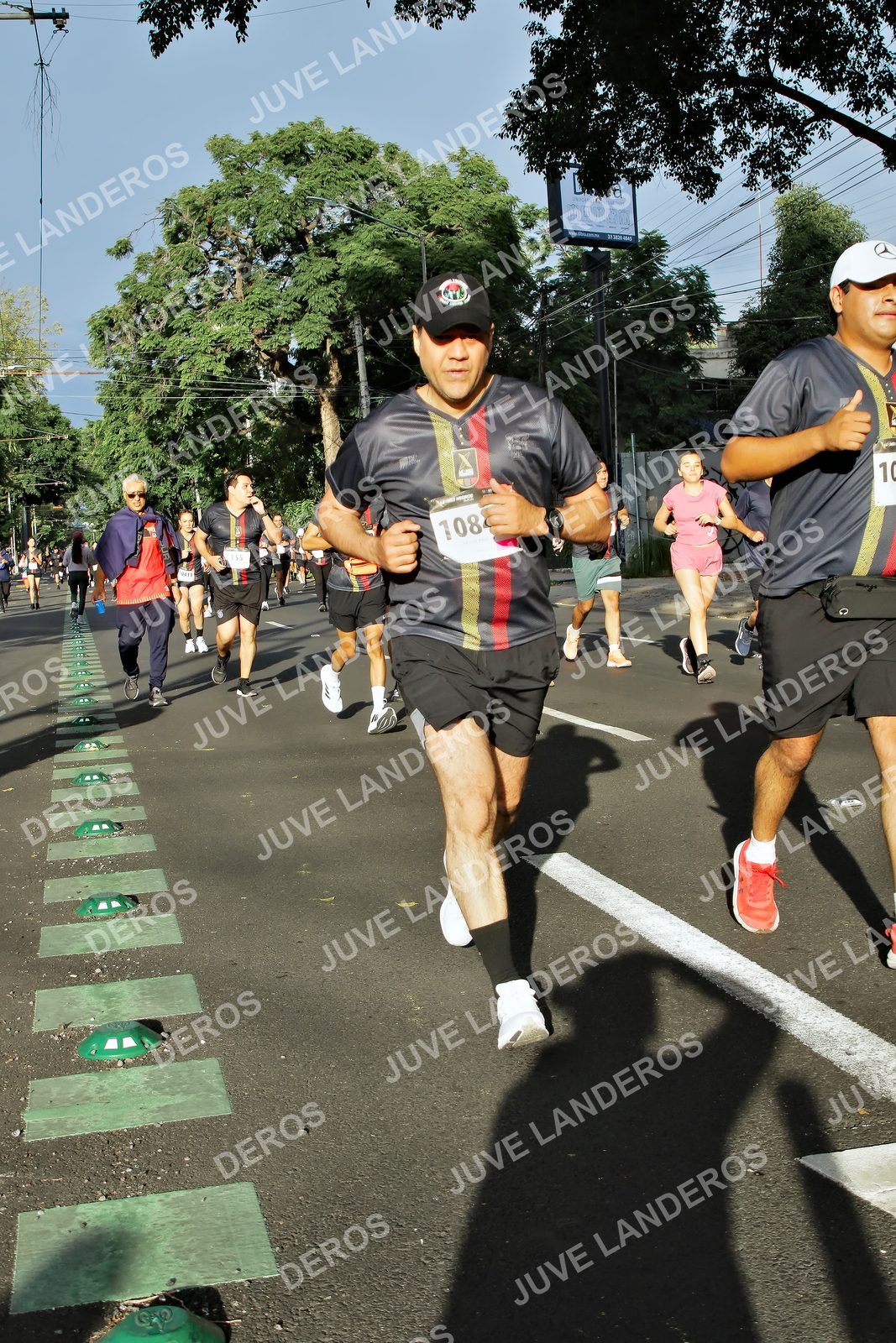 Foto de la X Carrera Leones Negros Red Cola 2026 en Rectoría General de la UdeG, Av. Juárez 976 (meta en Av. Enrique Díaz de León y Pedro Moreno), Guadalajara a las 07:55 · dorsal 108
