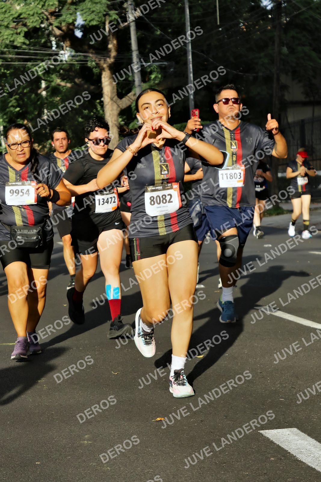 Foto de la X Carrera Leones Negros Red Cola 2026 en Rectoría General de la UdeG, Av. Juárez 976 (meta en Av. Enrique Díaz de León y Pedro Moreno), Guadalajara a las 08:00 · dorsal 8082, 9954, 13472, 11803