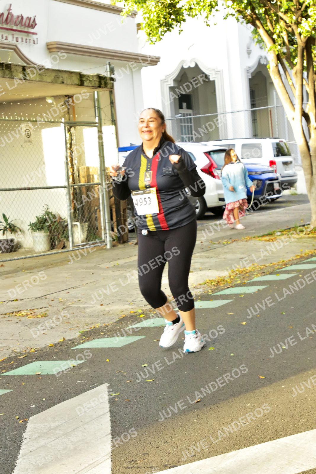 Foto de la X Carrera Leones Negros Red Cola 2026 en Rectoría General de la UdeG, Av. Juárez 976 (meta en Av. Enrique Díaz de León y Pedro Moreno), Guadalajara a las 07:31 · dorsal 4953