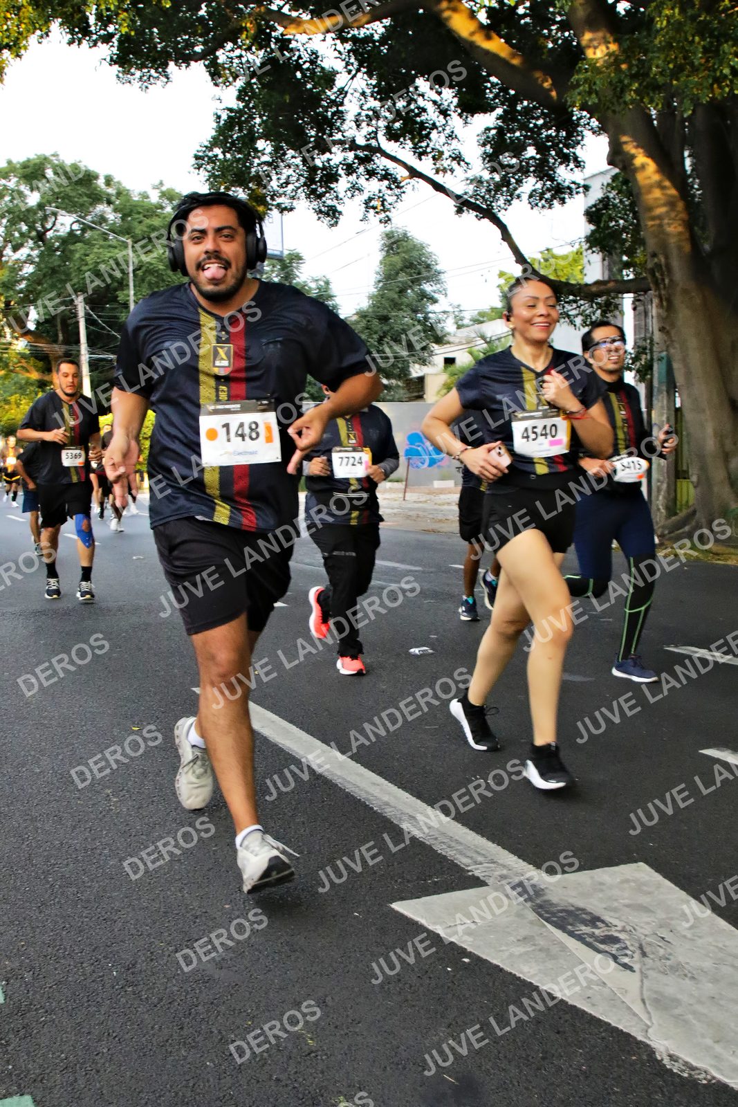 Foto de la X Carrera Leones Negros Red Cola 2026 en Rectoría General de la UdeG, Av. Juárez 976 (meta en Av. Enrique Díaz de León y Pedro Moreno), Guadalajara a las 05:06 · dorsal 148, 4540, 7724, 5369