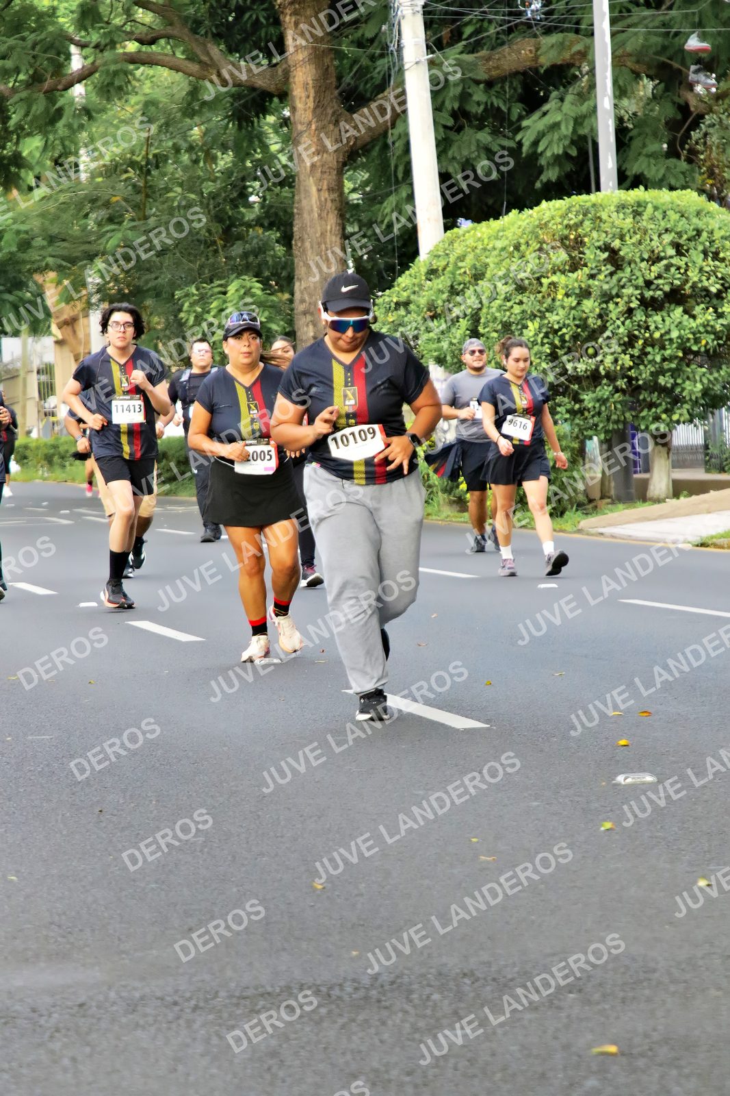Foto de la X Carrera Leones Negros Red Cola 2026 en Rectoría General de la UdeG, Av. Juárez 976 (meta en Av. Enrique Díaz de León y Pedro Moreno), Guadalajara a las 08:17 · dorsal 10109, 11413