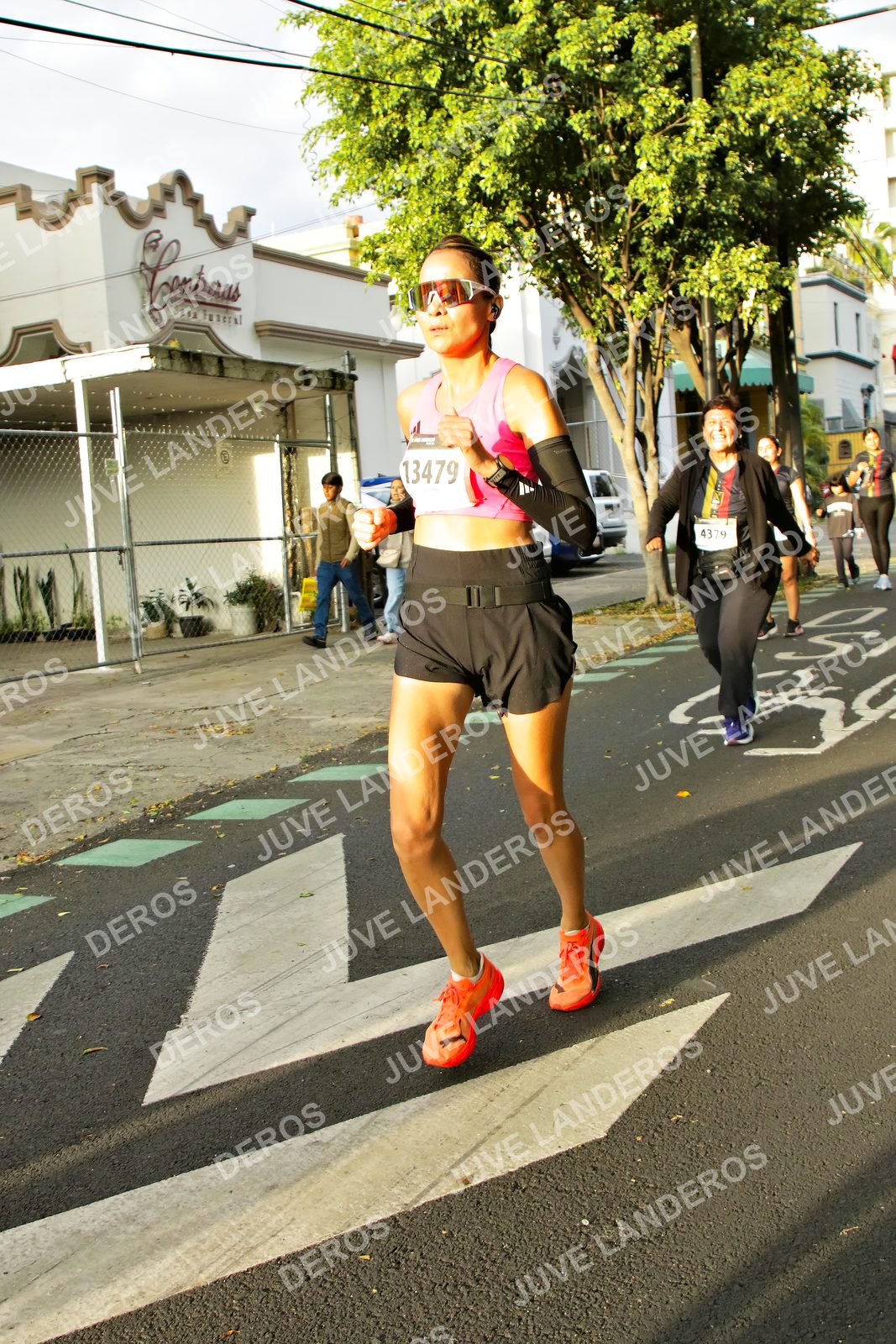 Foto de la X Carrera Leones Negros Red Cola 2026 en Rectoría General de la UdeG, Av. Juárez 976 (meta en Av. Enrique Díaz de León y Pedro Moreno), Guadalajara a las 07:34 · dorsal 13479, 4379