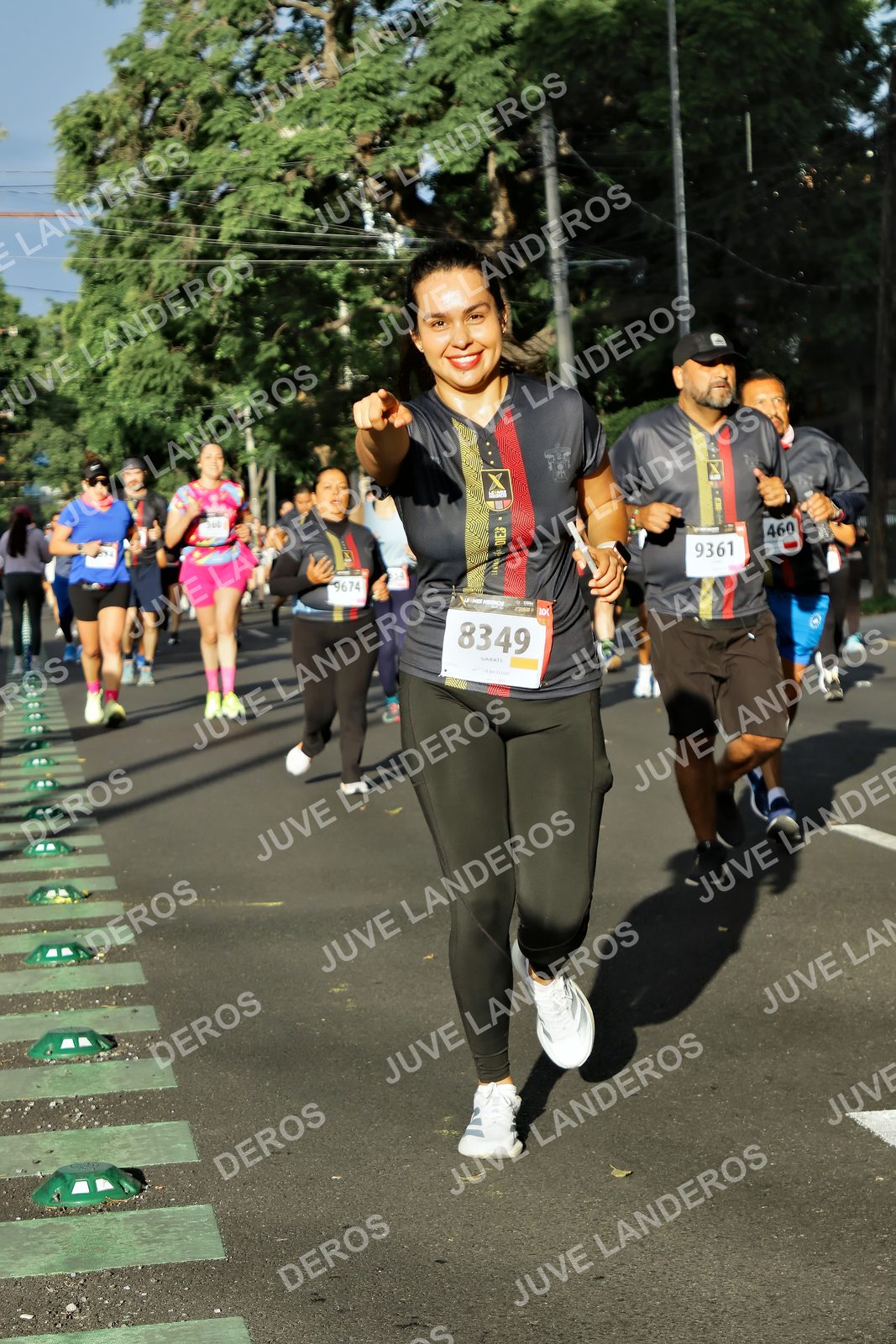 Foto de la X Carrera Leones Negros Red Cola 2026 en Rectoría General de la UdeG, Av. Juárez 976 (meta en Av. Enrique Díaz de León y Pedro Moreno), Guadalajara a las 07:53 · dorsal 8349, 9361, 460, 9674