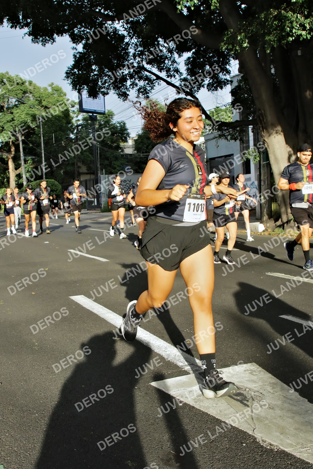 Foto de la X Carrera Leones Negros Red Cola 2026 en Rectoría General de la UdeG, Av. Juárez 976 (meta en Av. Enrique Díaz de León y Pedro Moreno), Guadalajara a las 07:59 · dorsal 11013