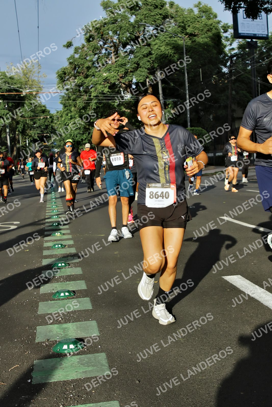 Foto de la X Carrera Leones Negros Red Cola 2026 en Rectoría General de la UdeG, Av. Juárez 976 (meta en Av. Enrique Díaz de León y Pedro Moreno), Guadalajara a las 07:58 · dorsal 8640, 8010, 100