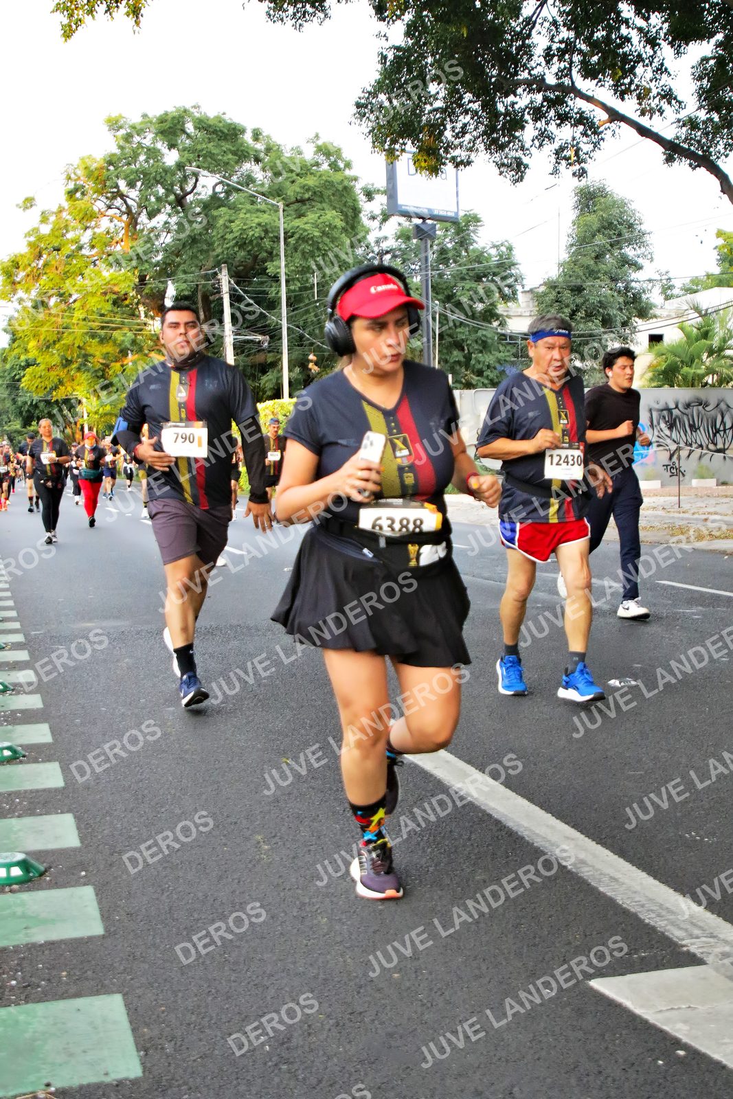 Foto de la X Carrera Leones Negros Red Cola 2026 en Rectoría General de la UdeG, Av. Juárez 976 (meta en Av. Enrique Díaz de León y Pedro Moreno), Guadalajara a las 05:05 · dorsal 12430, 790, 6388