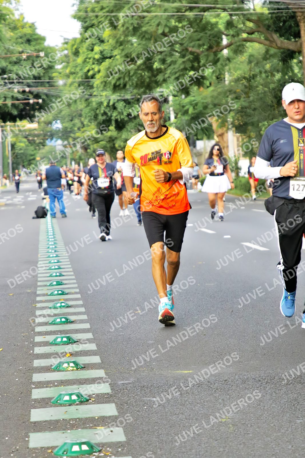 Foto de la X Carrera Leones Negros Red Cola 2026 en Rectoría General de la UdeG, Av. Juárez 976 (meta en Av. Enrique Díaz de León y Pedro Moreno), Guadalajara a las 08:15 · dorsal 127, 20