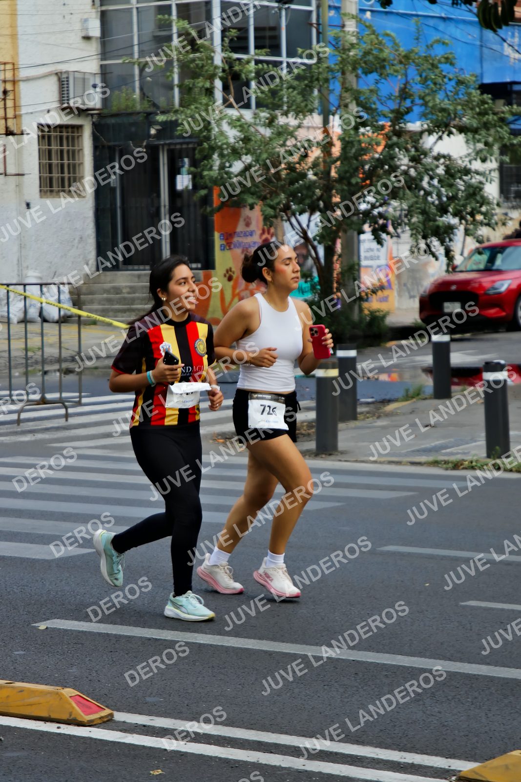 Foto de la X Carrera Leones Negros Red Cola 2026 en Rectoría General de la UdeG, Av. Juárez 976 (meta en Av. Enrique Díaz de León y Pedro Moreno), Guadalajara a las 08:24 · dorsal 726