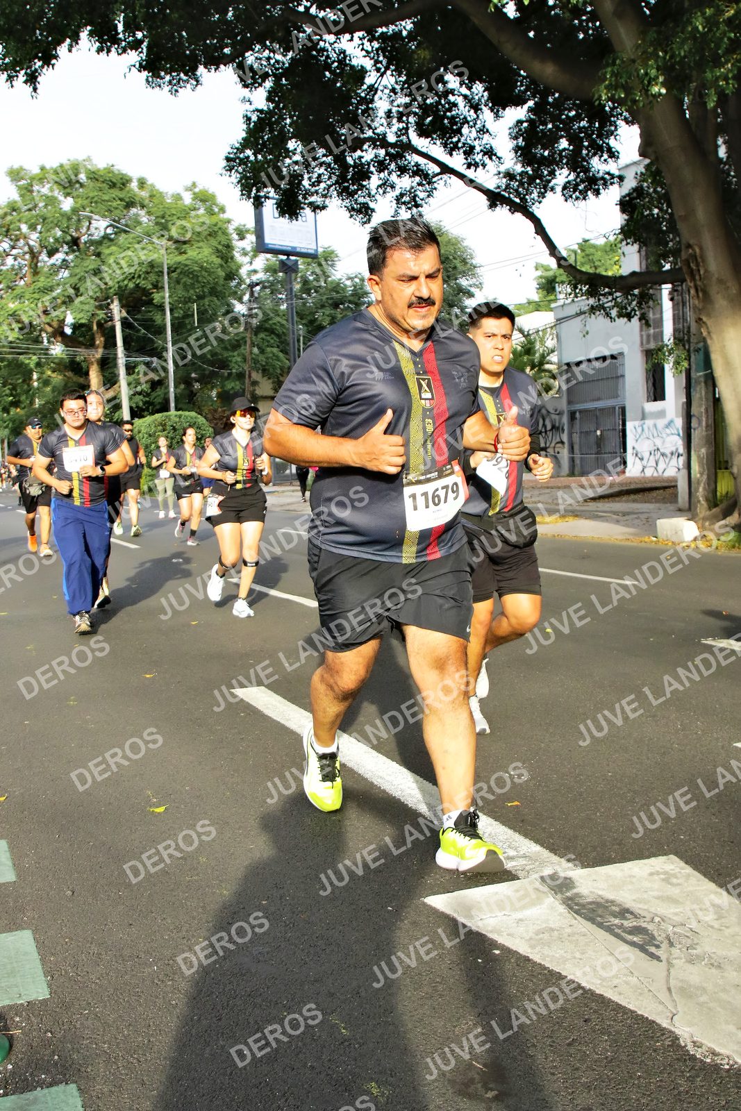 Foto de la X Carrera Leones Negros Red Cola 2026 en Rectoría General de la UdeG, Av. Juárez 976 (meta en Av. Enrique Díaz de León y Pedro Moreno), Guadalajara a las 08:02 · dorsal 11679