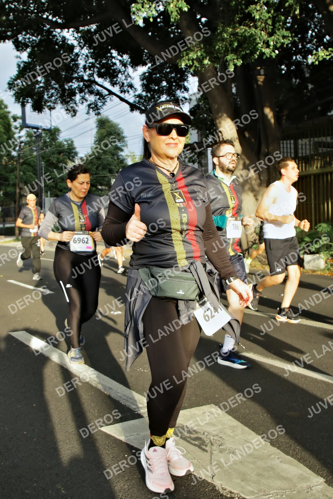 Foto de la X Carrera Leones Negros Red Cola 2026 en Rectoría General de la UdeG, Av. Juárez 976 (meta en Av. Enrique Díaz de León y Pedro Moreno), Guadalajara a las 07:38 · dorsal 6962