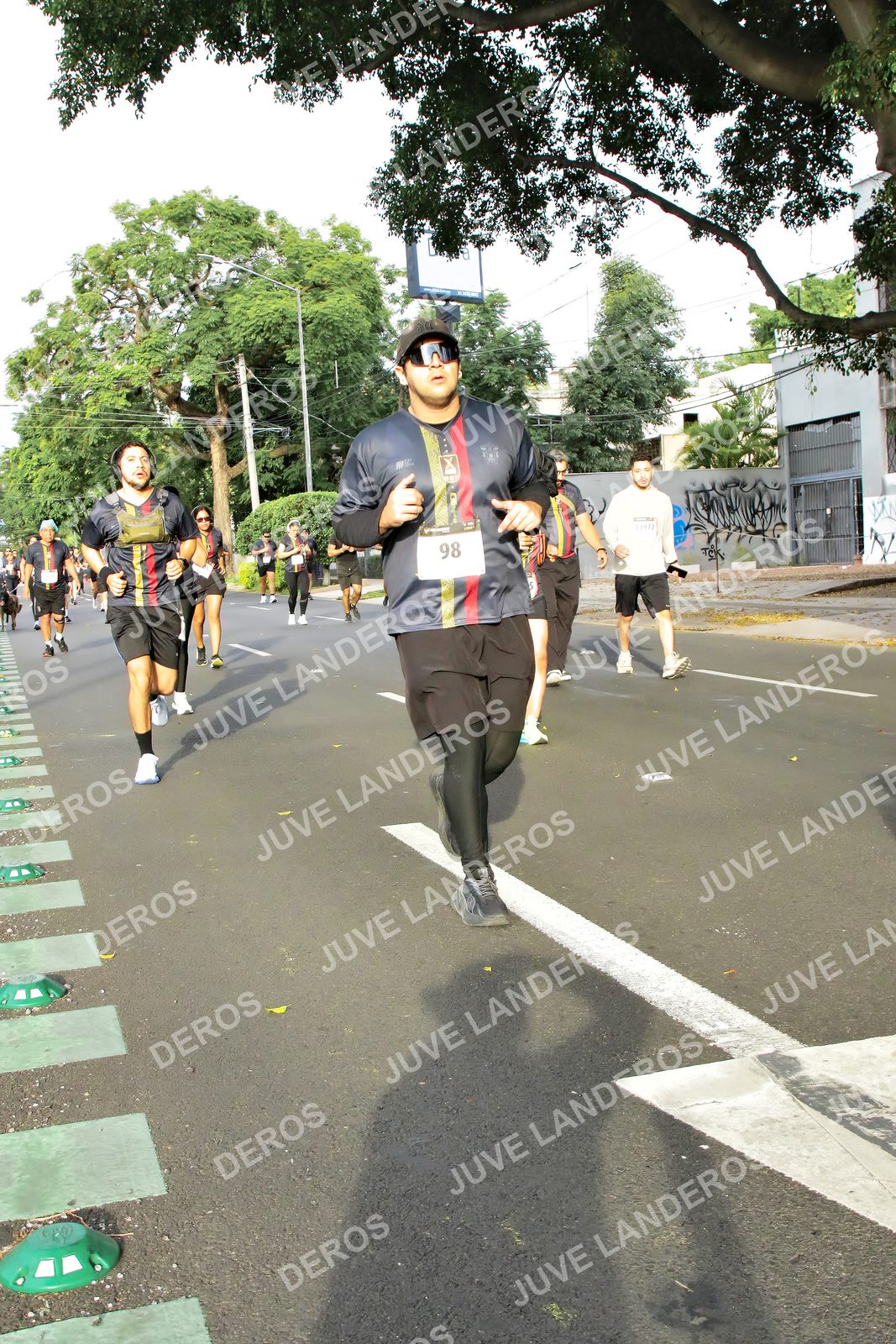 Foto de la X Carrera Leones Negros Red Cola 2026 en Rectoría General de la UdeG, Av. Juárez 976 (meta en Av. Enrique Díaz de León y Pedro Moreno), Guadalajara a las 08:04 · dorsal 98