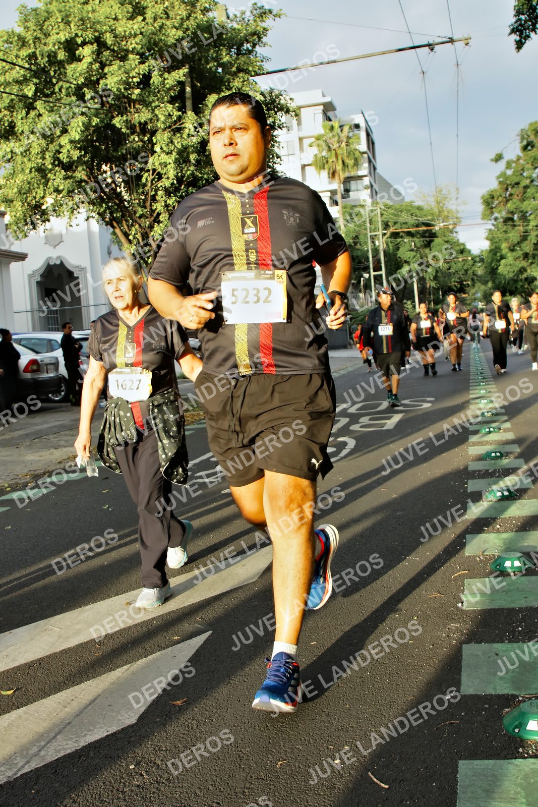 Foto de la X Carrera Leones Negros Red Cola 2026 en Rectoría General de la UdeG, Av. Juárez 976 (meta en Av. Enrique Díaz de León y Pedro Moreno), Guadalajara a las 07:25 · dorsal 5232, 1627