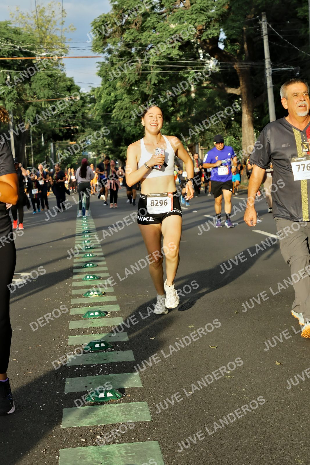 Foto de la X Carrera Leones Negros Red Cola 2026 en Rectoría General de la UdeG, Av. Juárez 976 (meta en Av. Enrique Díaz de León y Pedro Moreno), Guadalajara a las 07:36 · dorsal 8296, 776, 12777