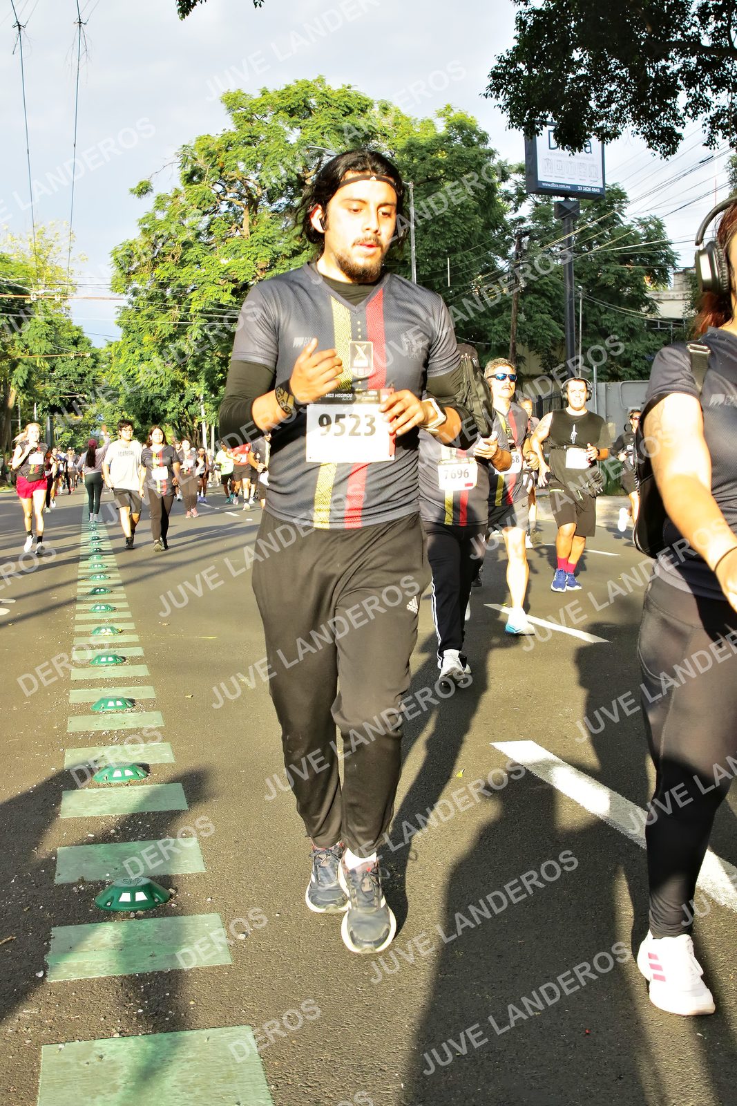 Foto de la X Carrera Leones Negros Red Cola 2026 en Rectoría General de la UdeG, Av. Juárez 976 (meta en Av. Enrique Díaz de León y Pedro Moreno), Guadalajara a las 07:42 · dorsal 9523
