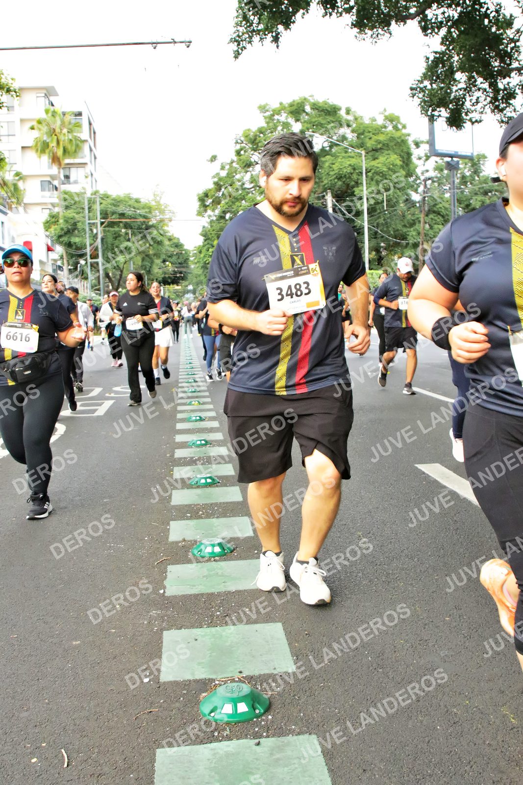 Foto de la X Carrera Leones Negros Red Cola 2026 en Rectoría General de la UdeG, Av. Juárez 976 (meta en Av. Enrique Díaz de León y Pedro Moreno), Guadalajara a las 07:18 · dorsal 3483, 6616