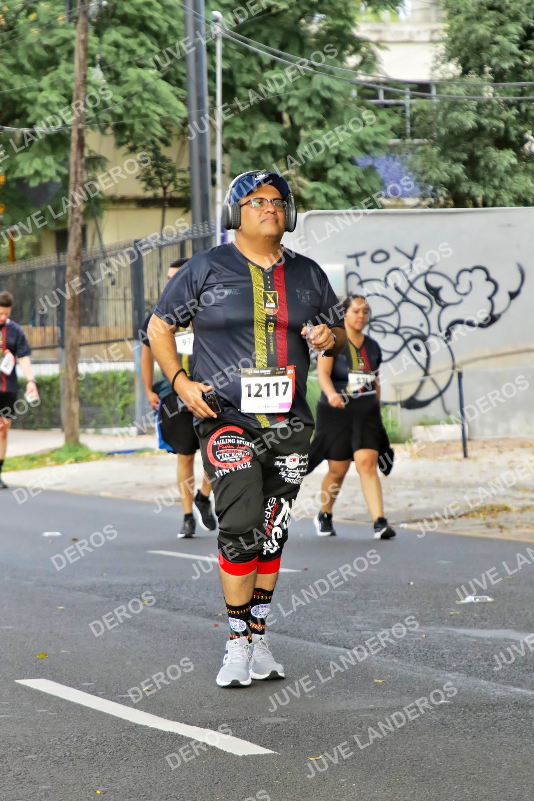 Foto de la X Carrera Leones Negros Red Cola 2026 en Rectoría General de la UdeG, Av. Juárez 976 (meta en Av. Enrique Díaz de León y Pedro Moreno), Guadalajara a las 08:20 · dorsal 12117, 97, 1982