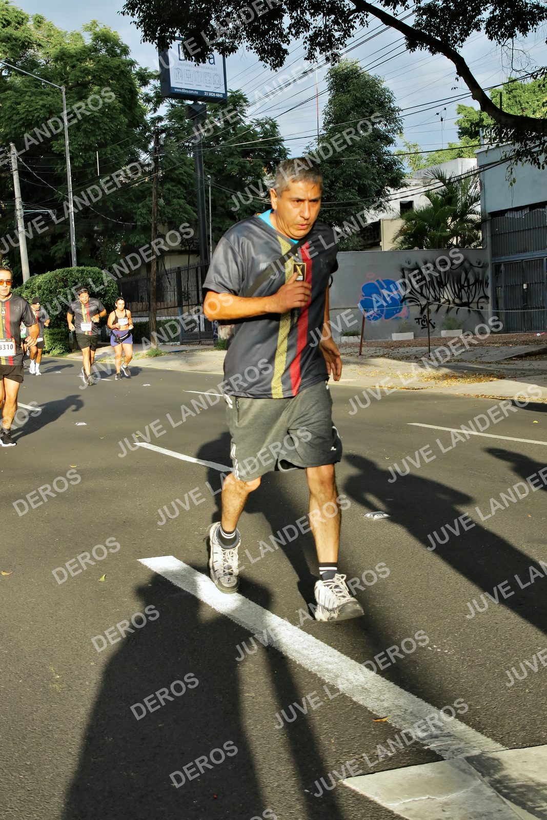 Foto de la X Carrera Leones Negros Red Cola 2026 en Rectoría General de la UdeG, Av. Juárez 976 (meta en Av. Enrique Díaz de León y Pedro Moreno), Guadalajara a las 07:41