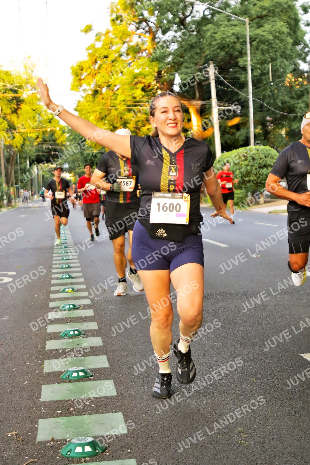 Foto de la X Carrera Leones Negros Red Cola 2026 en Rectoría General de la UdeG, Av. Juárez 976 (meta en Av. Enrique Díaz de León y Pedro Moreno), Guadalajara a las 05:00 · dorsal 1600, 587