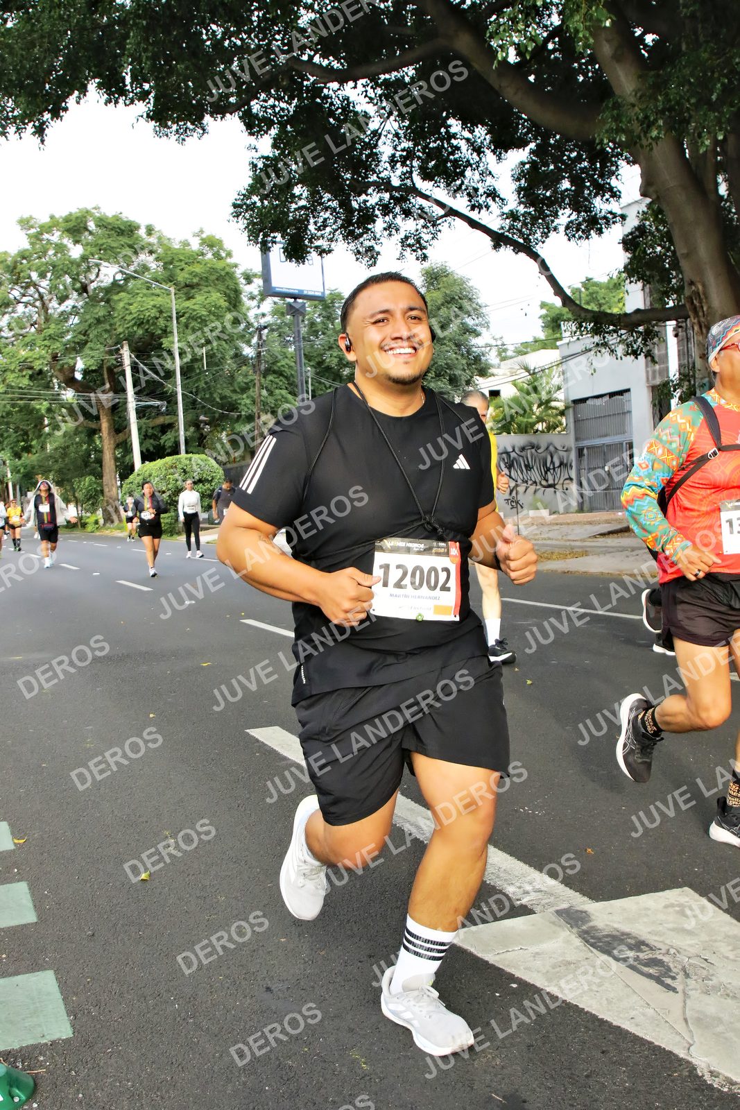 Foto de la X Carrera Leones Negros Red Cola 2026 en Rectoría General de la UdeG, Av. Juárez 976 (meta en Av. Enrique Díaz de León y Pedro Moreno), Guadalajara a las 08:14 · dorsal 12002