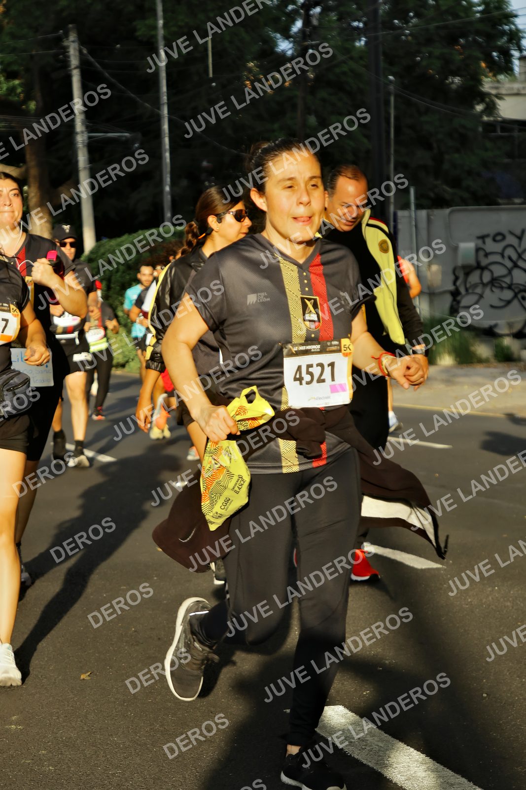 Foto de la X Carrera Leones Negros Red Cola 2026 en Rectoría General de la UdeG, Av. Juárez 976 (meta en Av. Enrique Díaz de León y Pedro Moreno), Guadalajara a las 07:32 · dorsal 4521