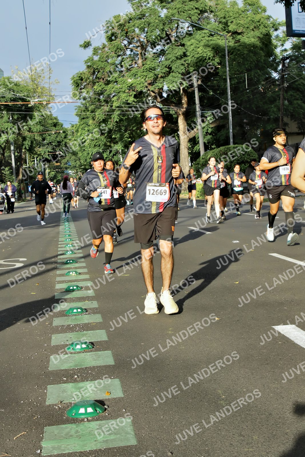 Foto de la X Carrera Leones Negros Red Cola 2026 en Rectoría General de la UdeG, Av. Juárez 976 (meta en Av. Enrique Díaz de León y Pedro Moreno), Guadalajara a las 07:59 · dorsal 12669, 9816, 13, 641