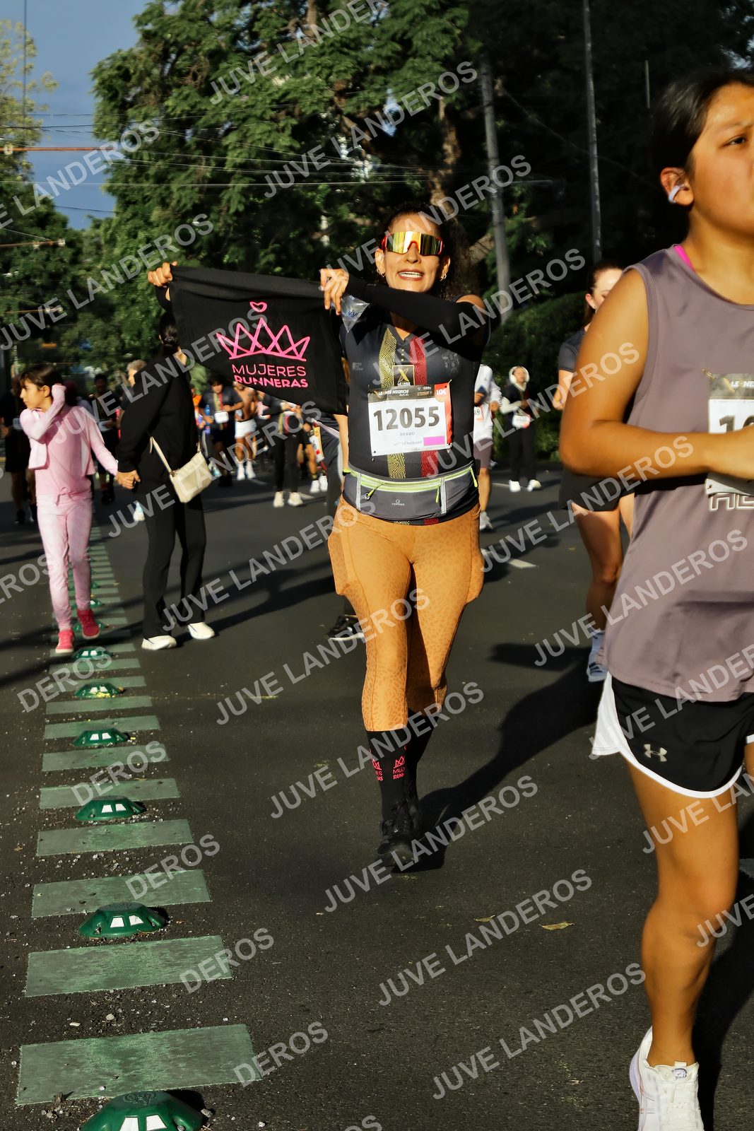 Foto de la X Carrera Leones Negros Red Cola 2026 en Rectoría General de la UdeG, Av. Juárez 976 (meta en Av. Enrique Díaz de León y Pedro Moreno), Guadalajara a las 07:55 · dorsal 12055