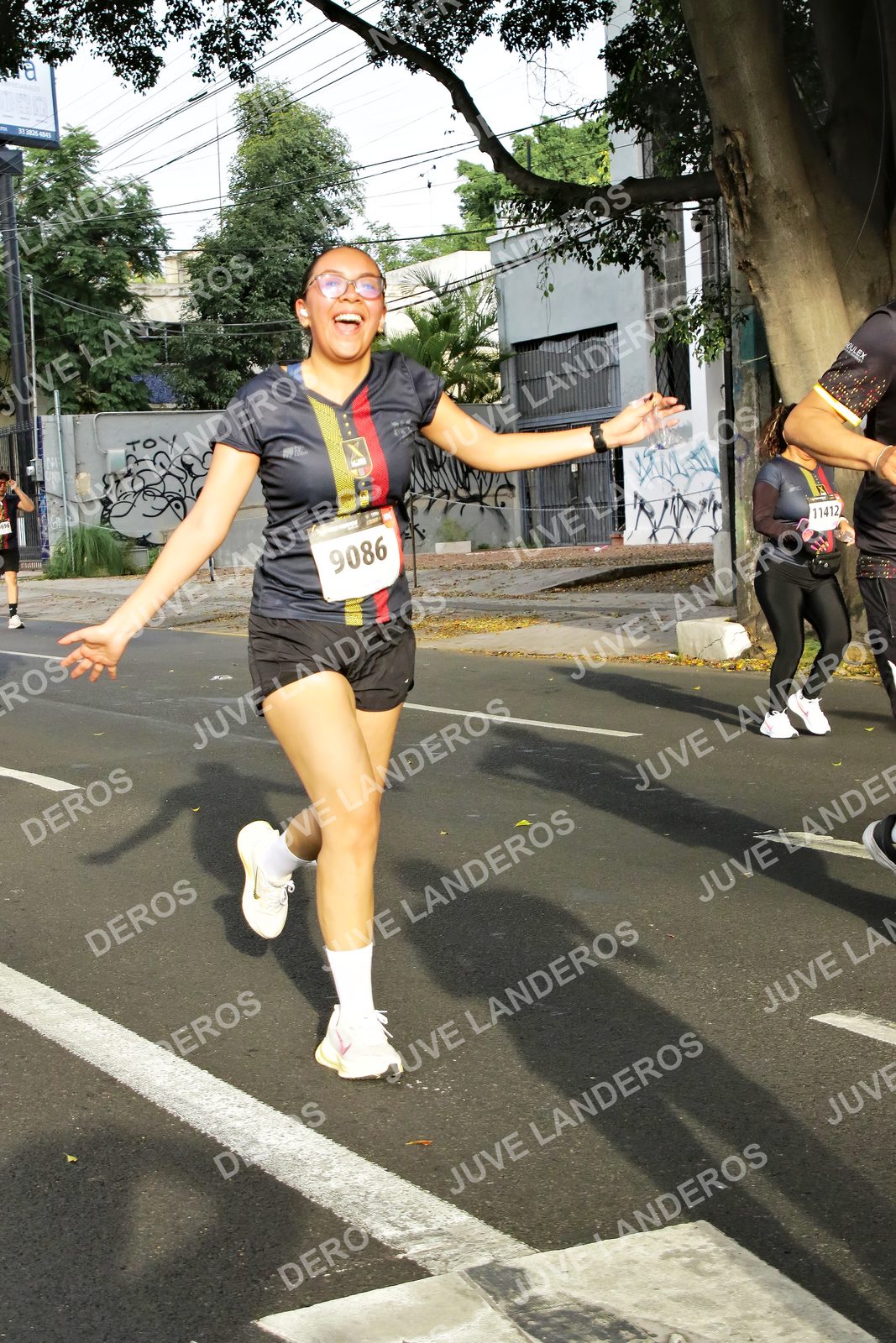 Foto de la X Carrera Leones Negros Red Cola 2026 en Rectoría General de la UdeG, Av. Juárez 976 (meta en Av. Enrique Díaz de León y Pedro Moreno), Guadalajara a las 08:03 · dorsal 9086, 11412