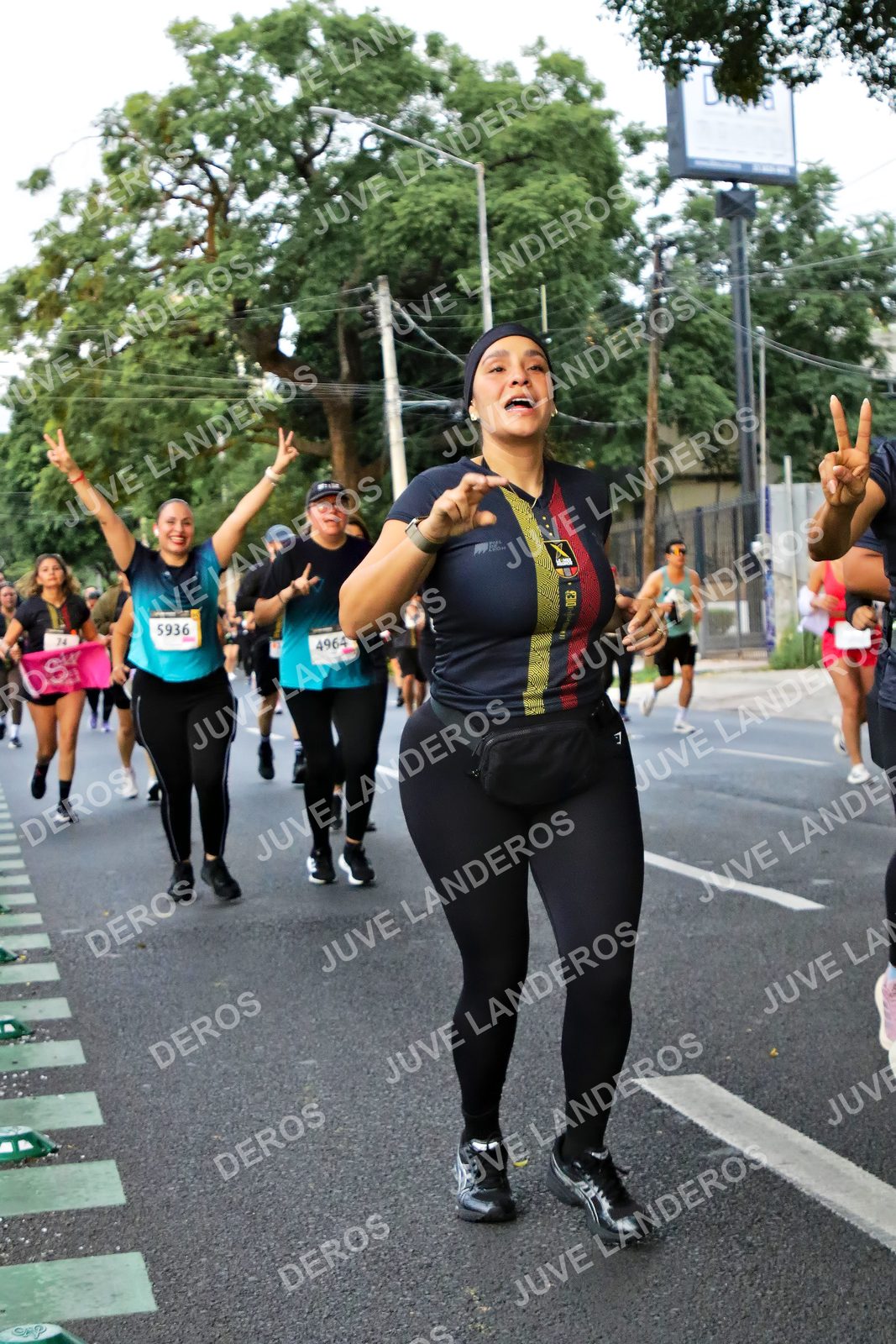 Foto de la X Carrera Leones Negros Red Cola 2026 en Rectoría General de la UdeG, Av. Juárez 976 (meta en Av. Enrique Díaz de León y Pedro Moreno), Guadalajara a las 05:09 · dorsal 5936, 4964