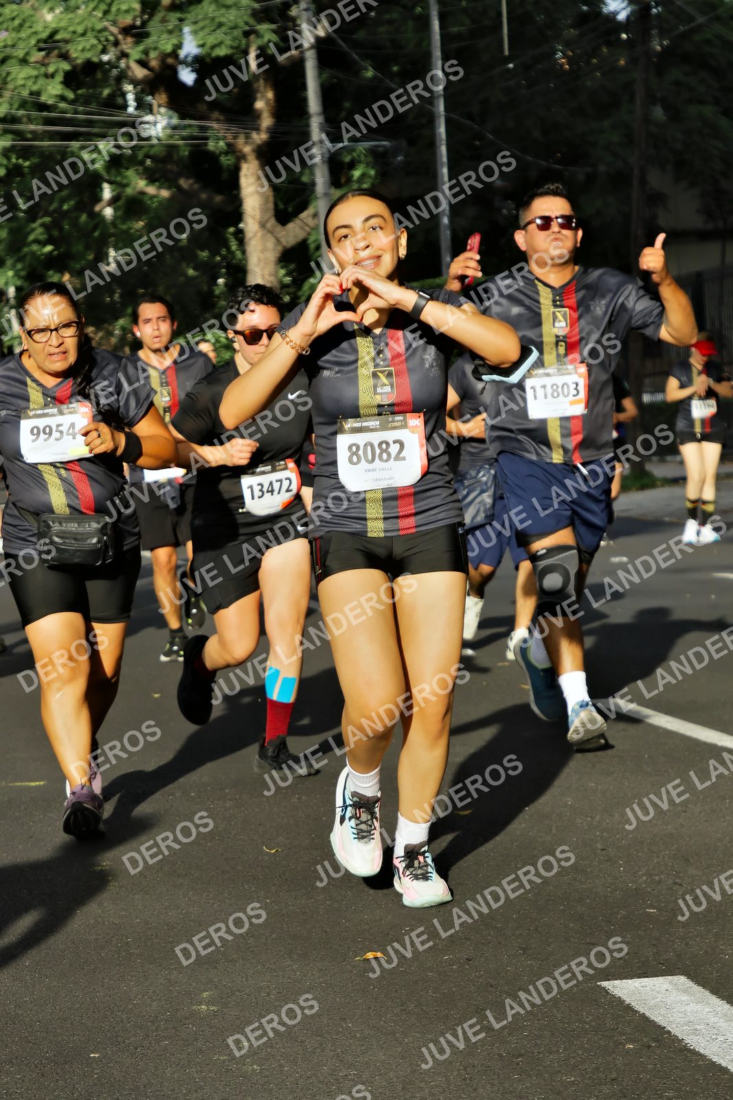 Foto de la X Carrera Leones Negros Red Cola 2026 en Rectoría General de la UdeG, Av. Juárez 976 (meta en Av. Enrique Díaz de León y Pedro Moreno), Guadalajara a las 08:00 · dorsal 8082, 9954, 13472, 11803