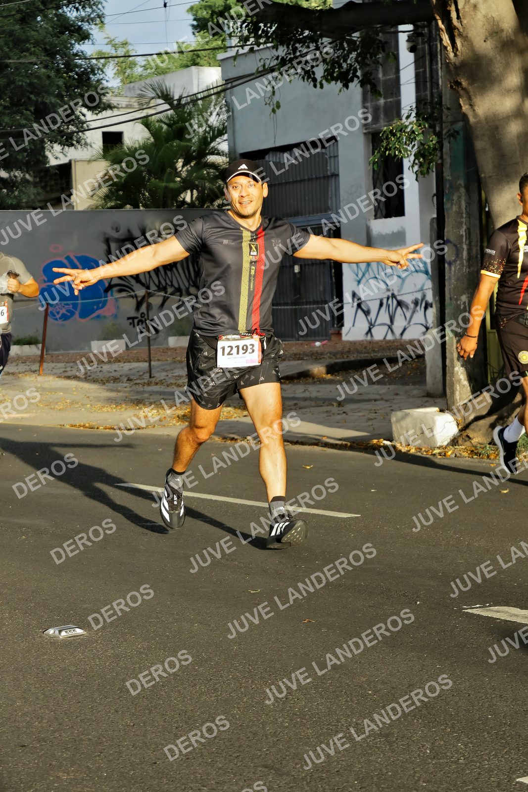 Foto de la X Carrera Leones Negros Red Cola 2026 en Rectoría General de la UdeG, Av. Juárez 976 (meta en Av. Enrique Díaz de León y Pedro Moreno), Guadalajara a las 07:36 · dorsal 12193