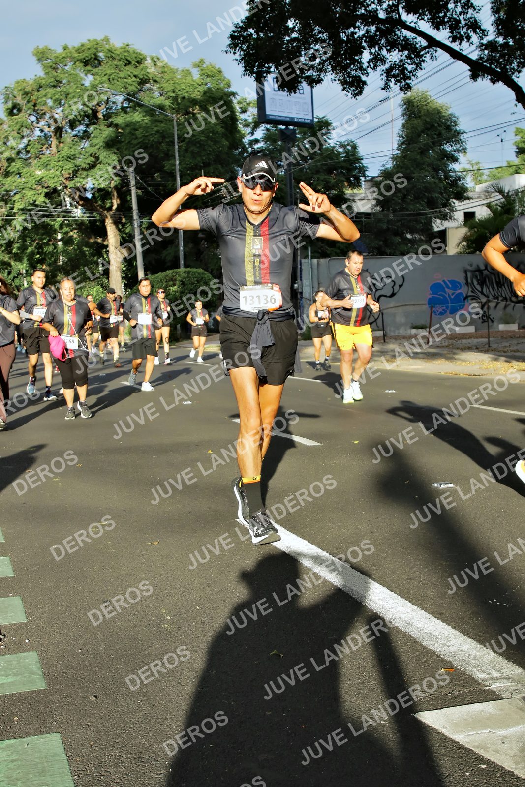 Foto de la X Carrera Leones Negros Red Cola 2026 en Rectoría General de la UdeG, Av. Juárez 976 (meta en Av. Enrique Díaz de León y Pedro Moreno), Guadalajara a las 07:47 · dorsal 13136