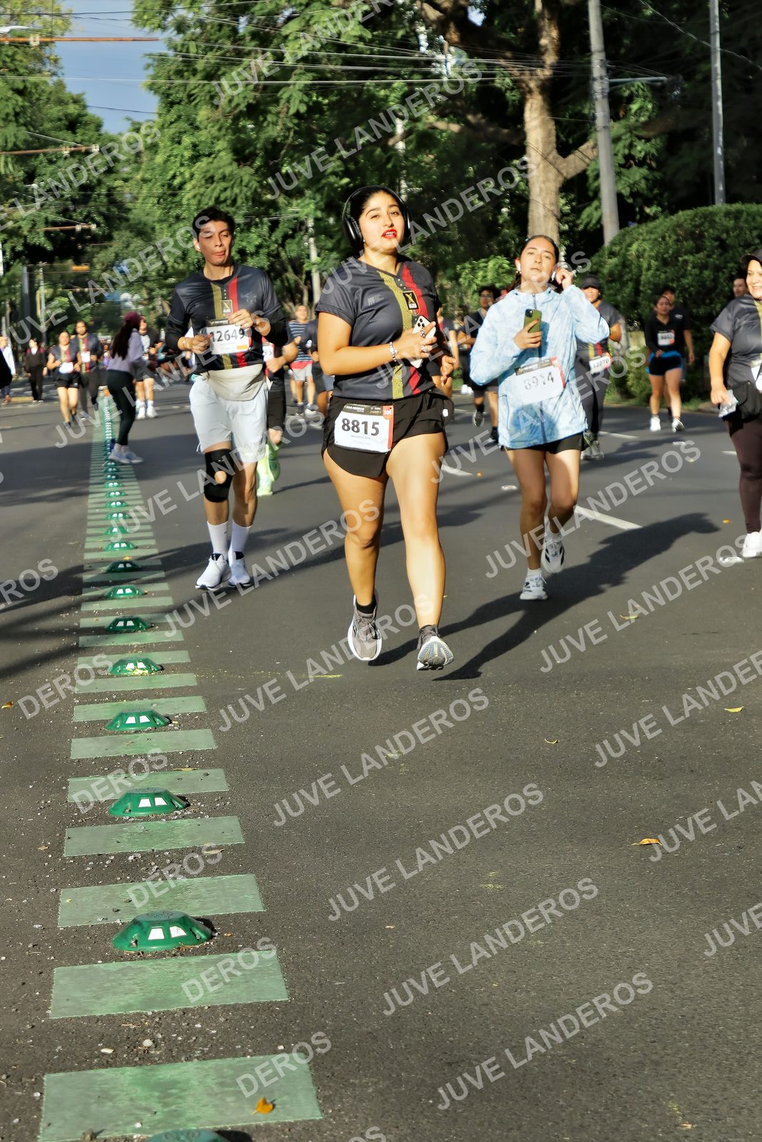 Foto de la X Carrera Leones Negros Red Cola 2026 en Rectoría General de la UdeG, Av. Juárez 976 (meta en Av. Enrique Díaz de León y Pedro Moreno), Guadalajara a las 08:00 · dorsal 8815, 12649, 3914