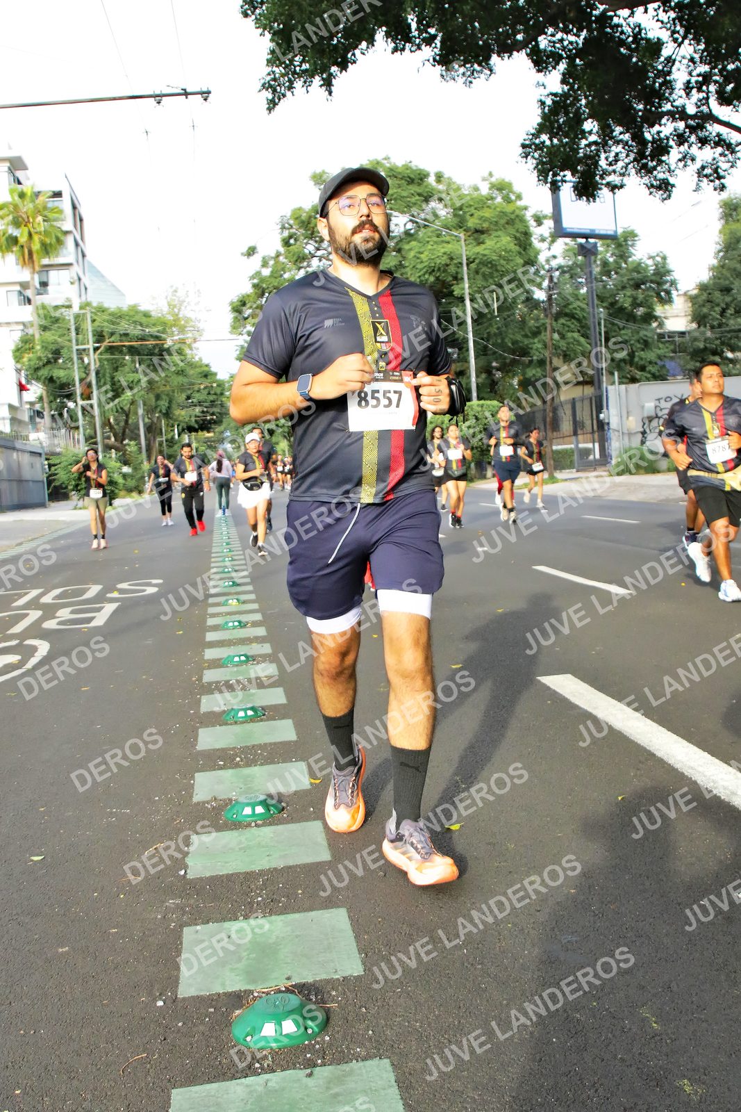 Foto de la X Carrera Leones Negros Red Cola 2026 en Rectoría General de la UdeG, Av. Juárez 976 (meta en Av. Enrique Díaz de León y Pedro Moreno), Guadalajara a las 08:04 · dorsal 8557, 878