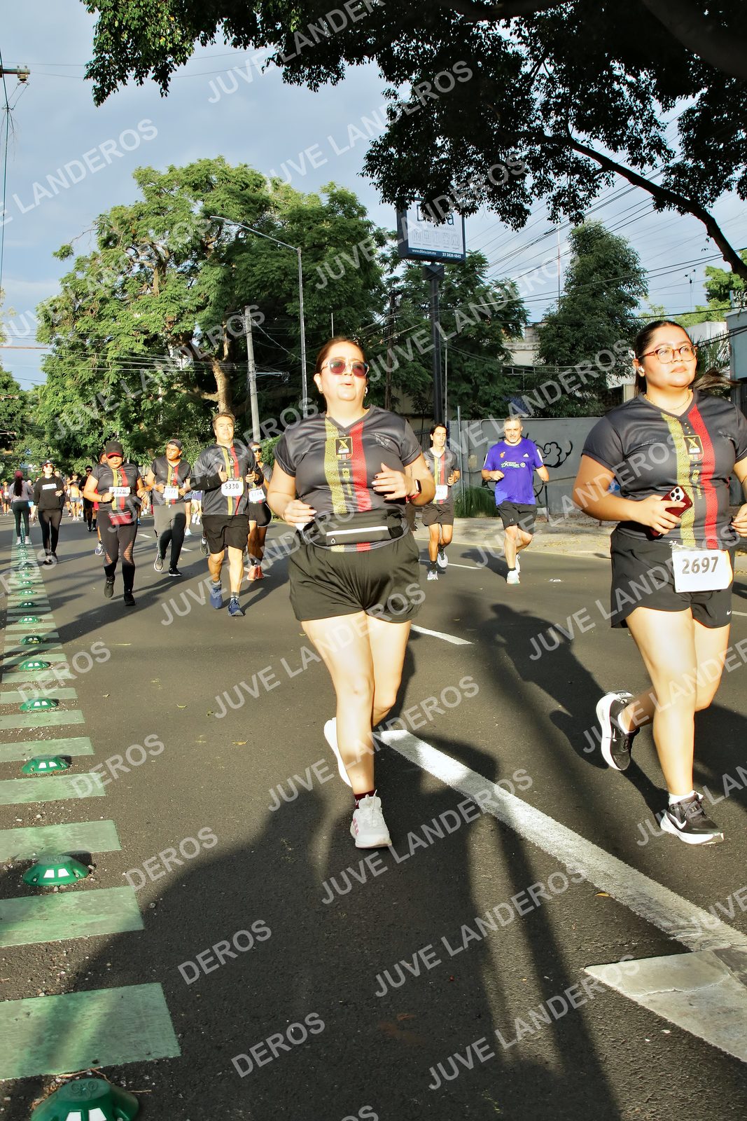 Foto de la X Carrera Leones Negros Red Cola 2026 en Rectoría General de la UdeG, Av. Juárez 976 (meta en Av. Enrique Díaz de León y Pedro Moreno), Guadalajara a las 07:40 · dorsal 2697
