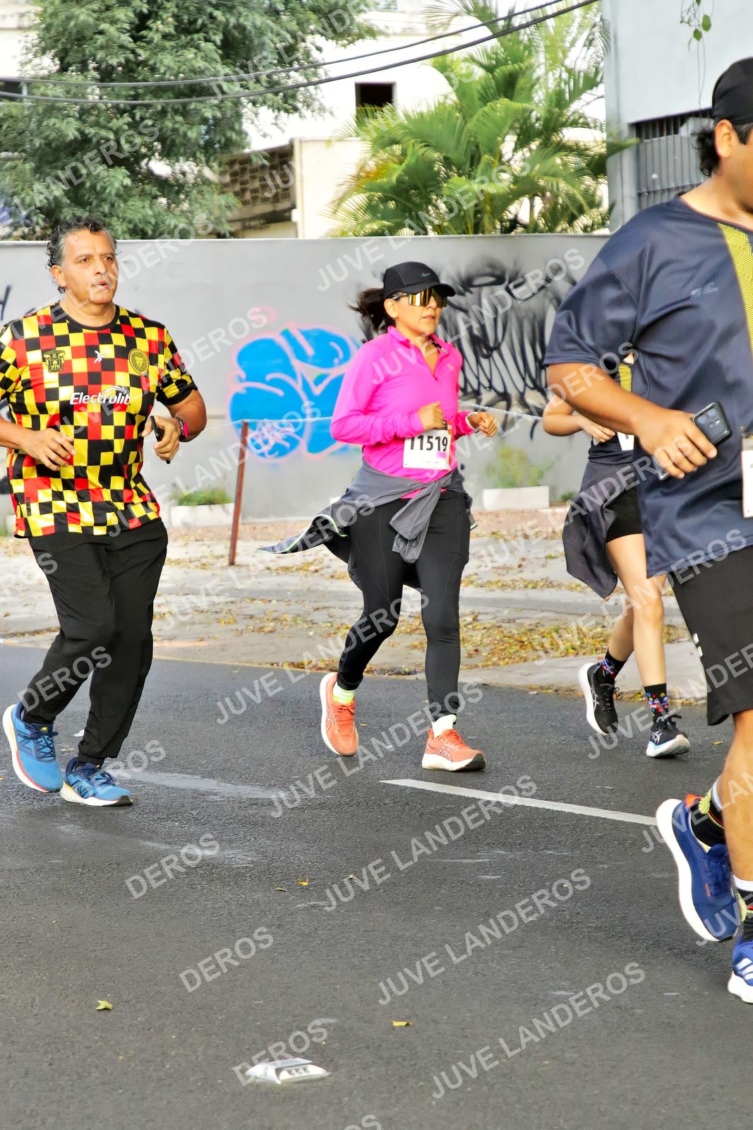 Foto de la X Carrera Leones Negros Red Cola 2026 en Rectoría General de la UdeG, Av. Juárez 976 (meta en Av. Enrique Díaz de León y Pedro Moreno), Guadalajara a las 08:15 · dorsal 11519